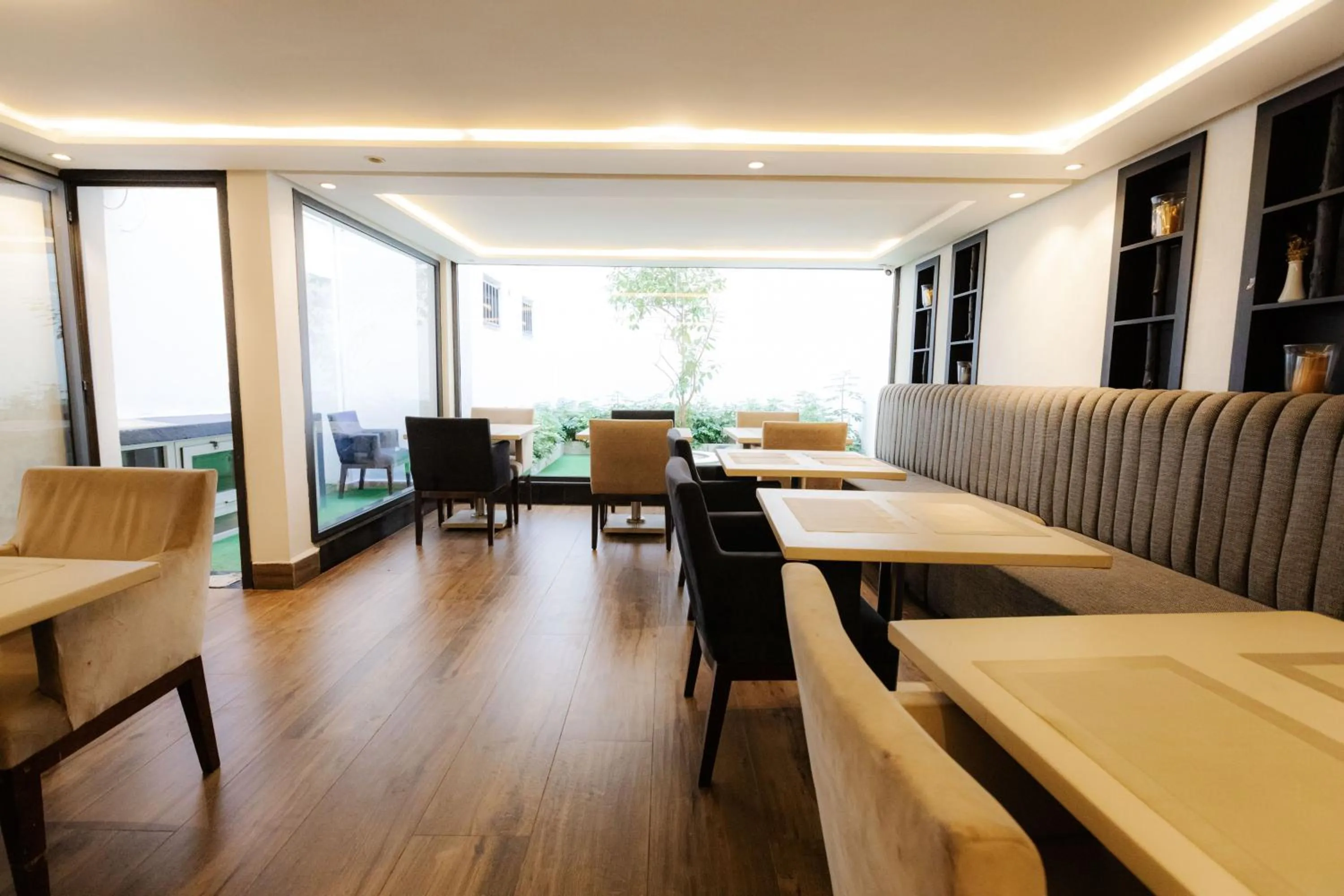 Living room in WINDSOR HOTEL CITY CENTER