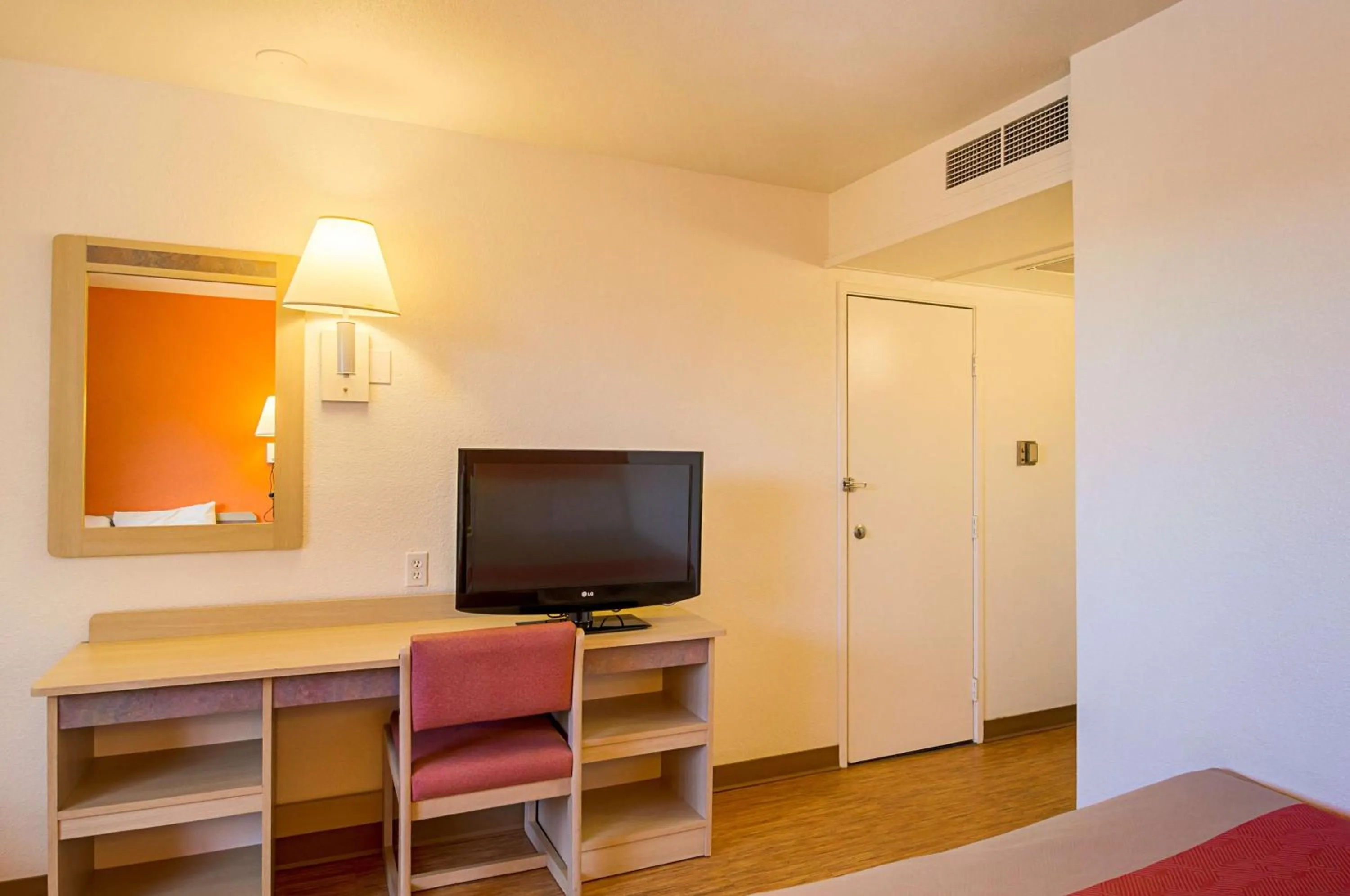 TV and multimedia in Motel 6-Laramie, WY