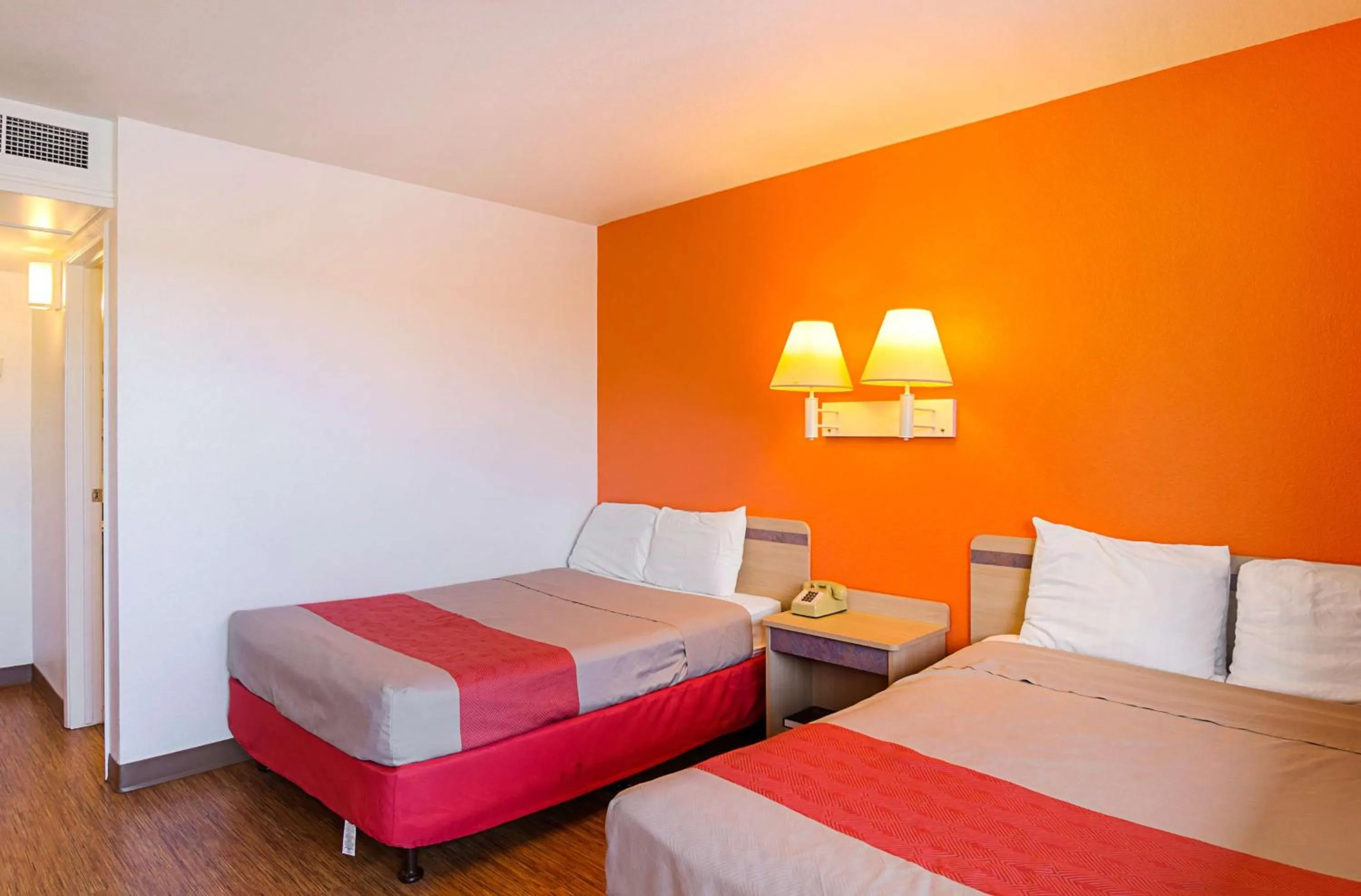 Photo of the whole room, Bed in Motel 6-Laramie, WY