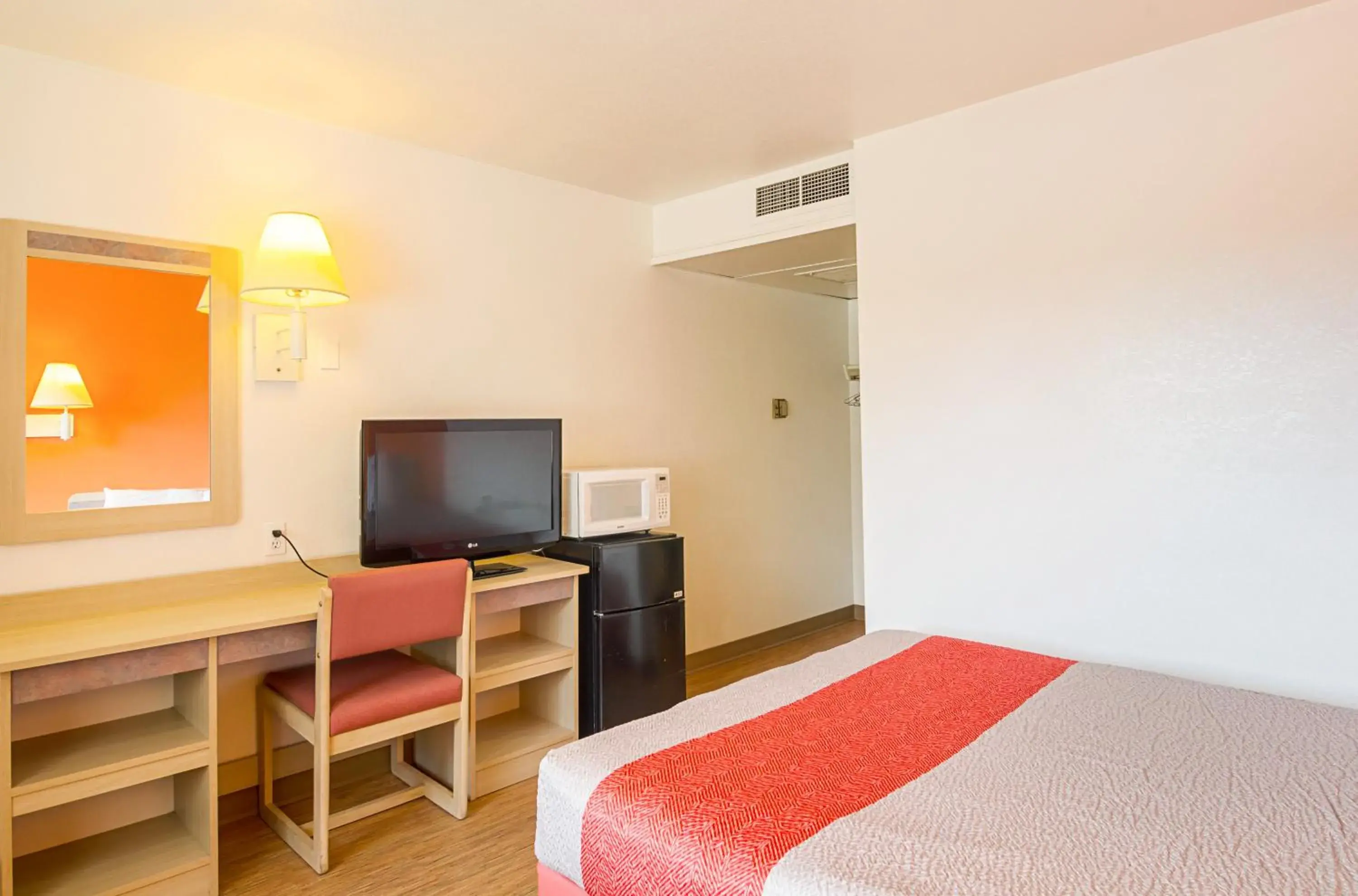 Bedroom, Bed in Motel 6-Laramie, WY Bedroom, Bed in Motel 6-Laramie, WY