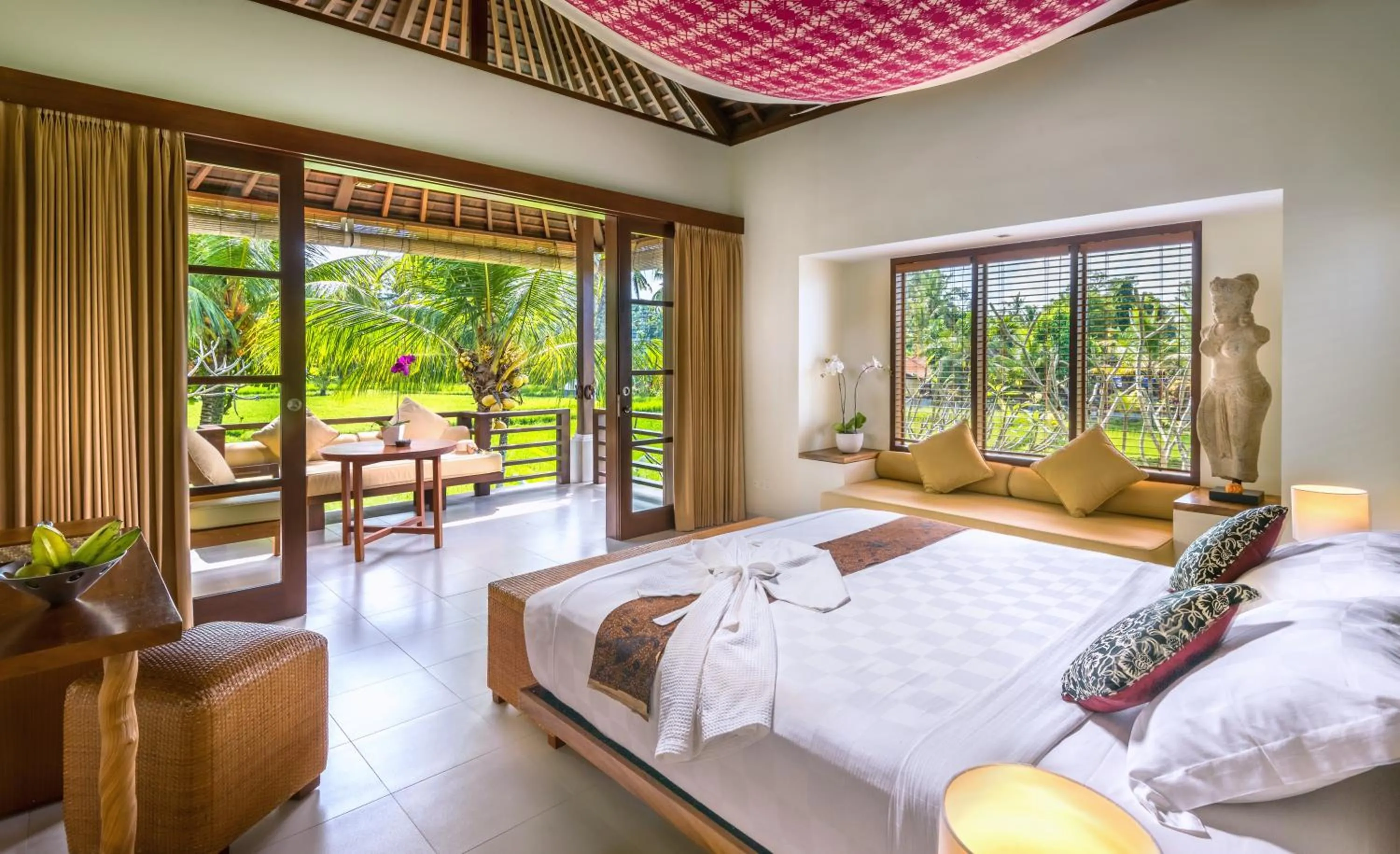 View (from property/room), Bed in Villa Sabandari