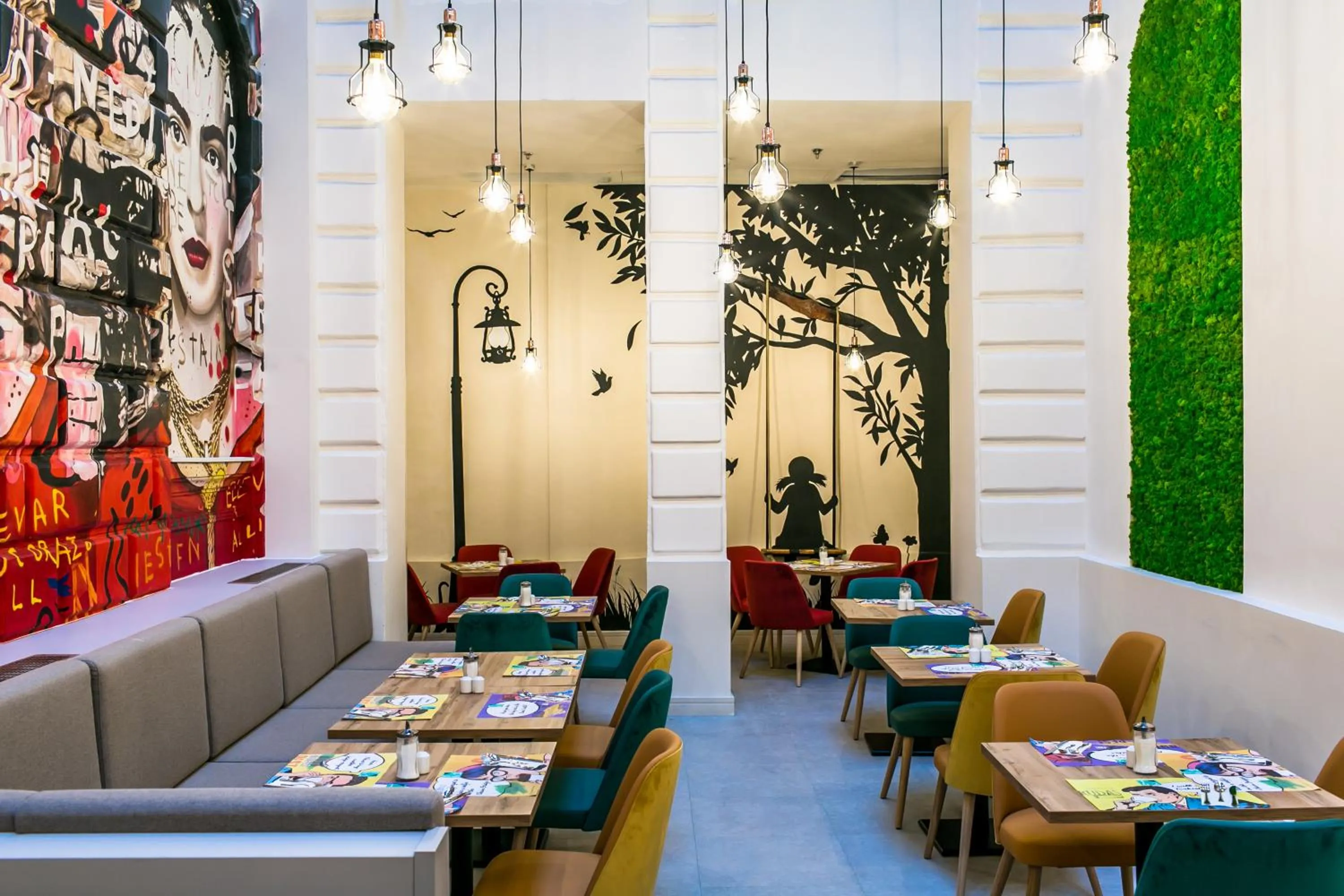 Restaurant/places to eat in T62 Hotel