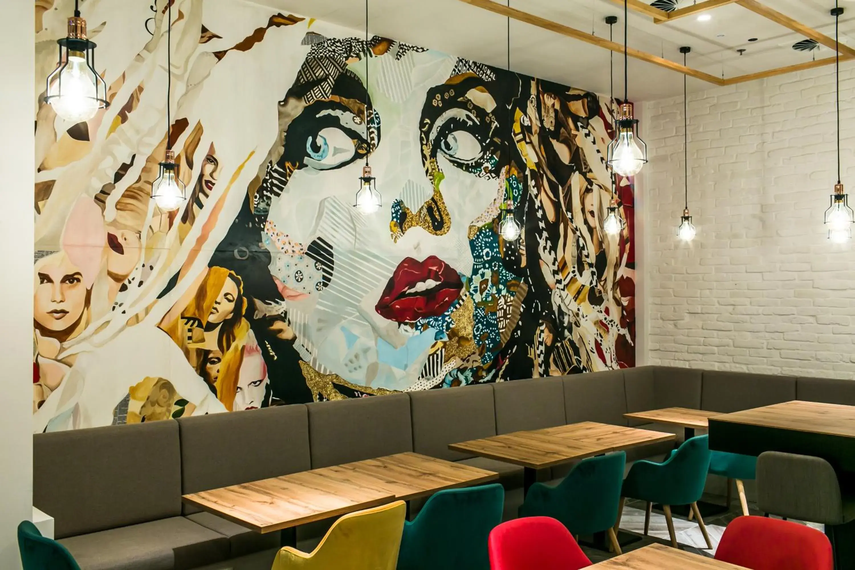 Restaurant/places to eat in T62 Hotel Restaurant/places to eat in T62 Hotel