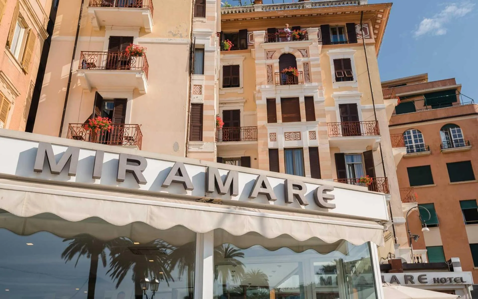 Restaurant/places to eat in Miramare Hotel