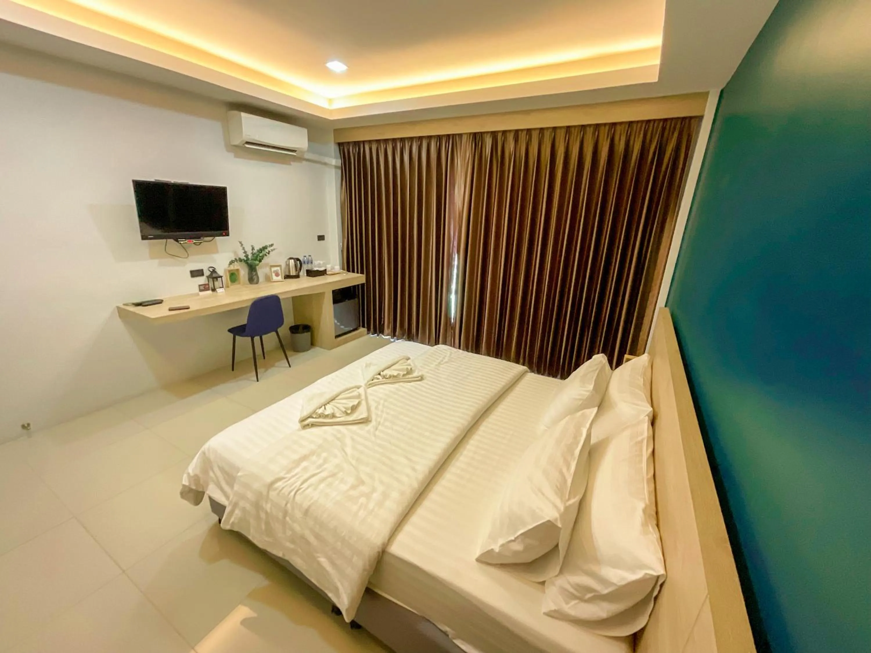Bed in Tall Tree Kata Phuket