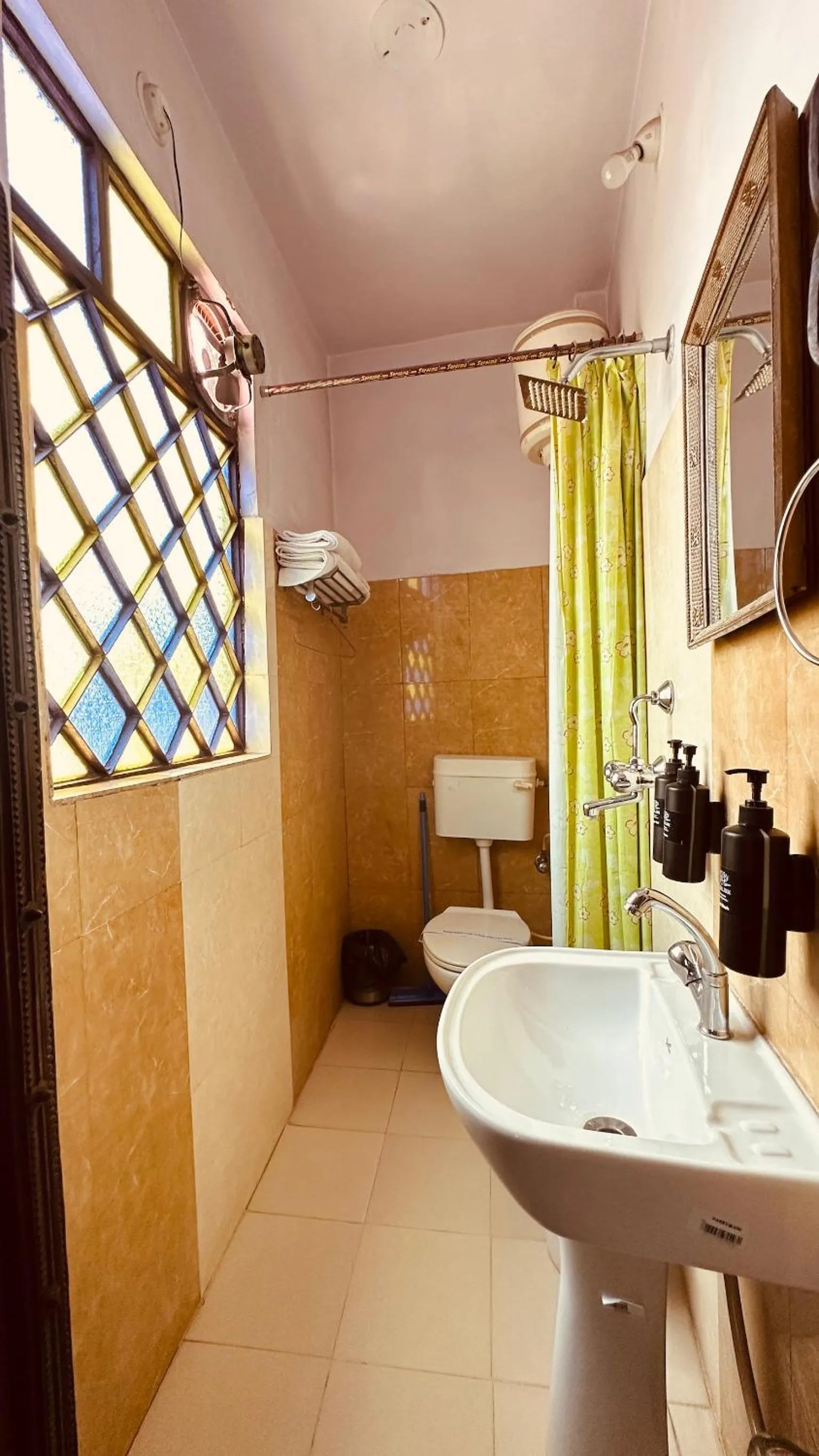 Toilet in Haveli Bundi Inn