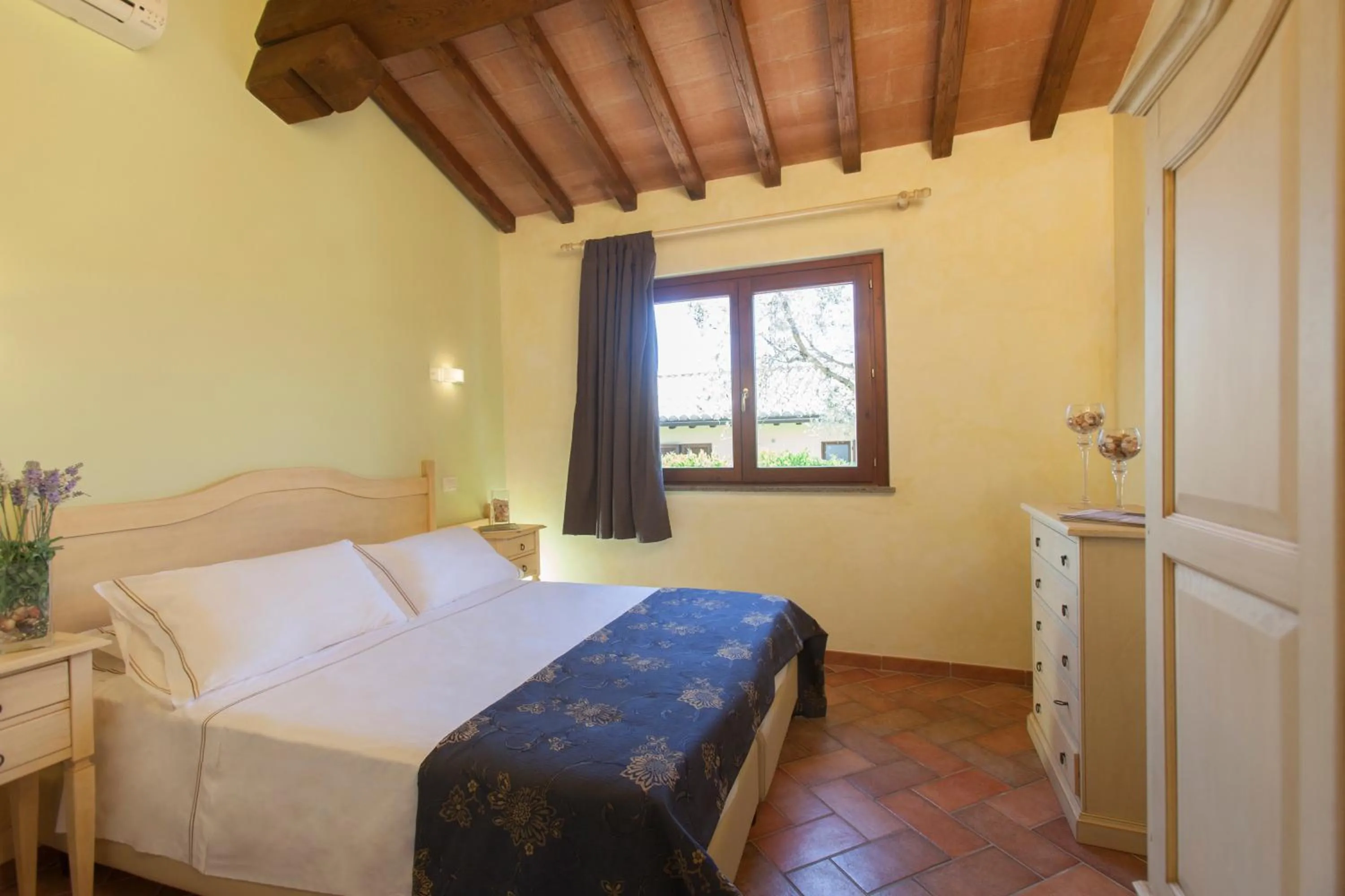 Bedroom, Bed in Resort Capalbio