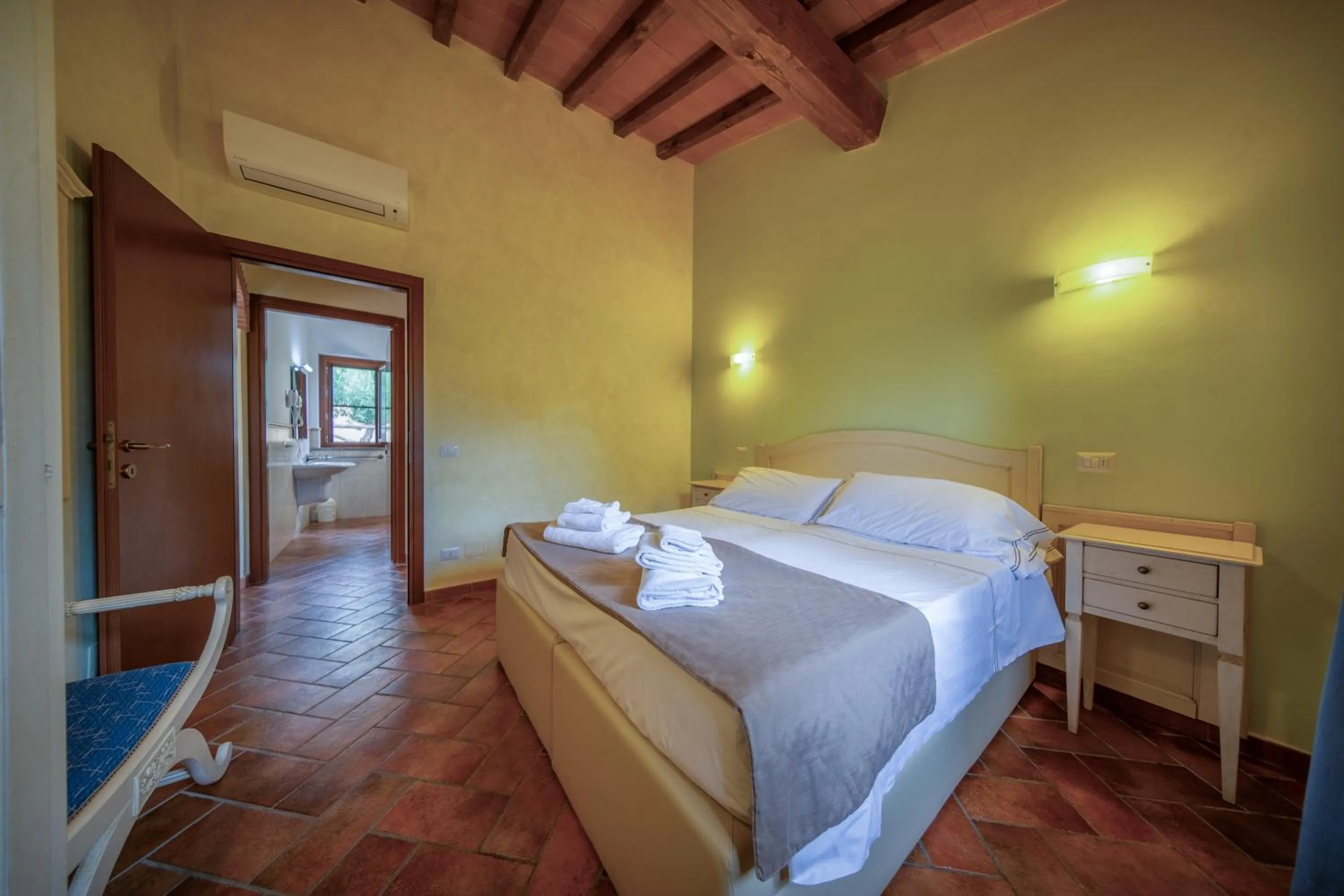 Bedroom, Bed in Resort Capalbio