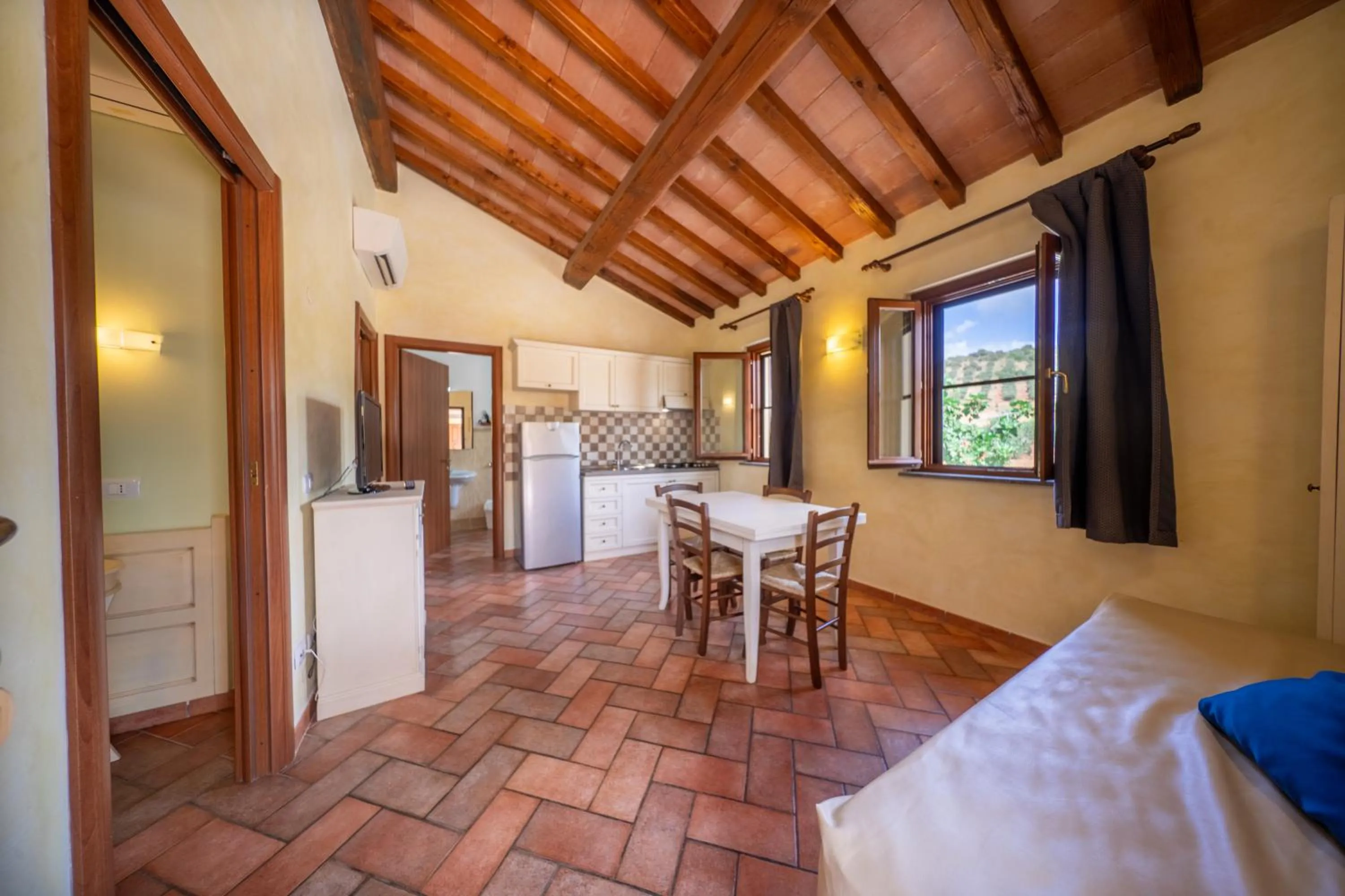 Living room, Bed in Resort Capalbio