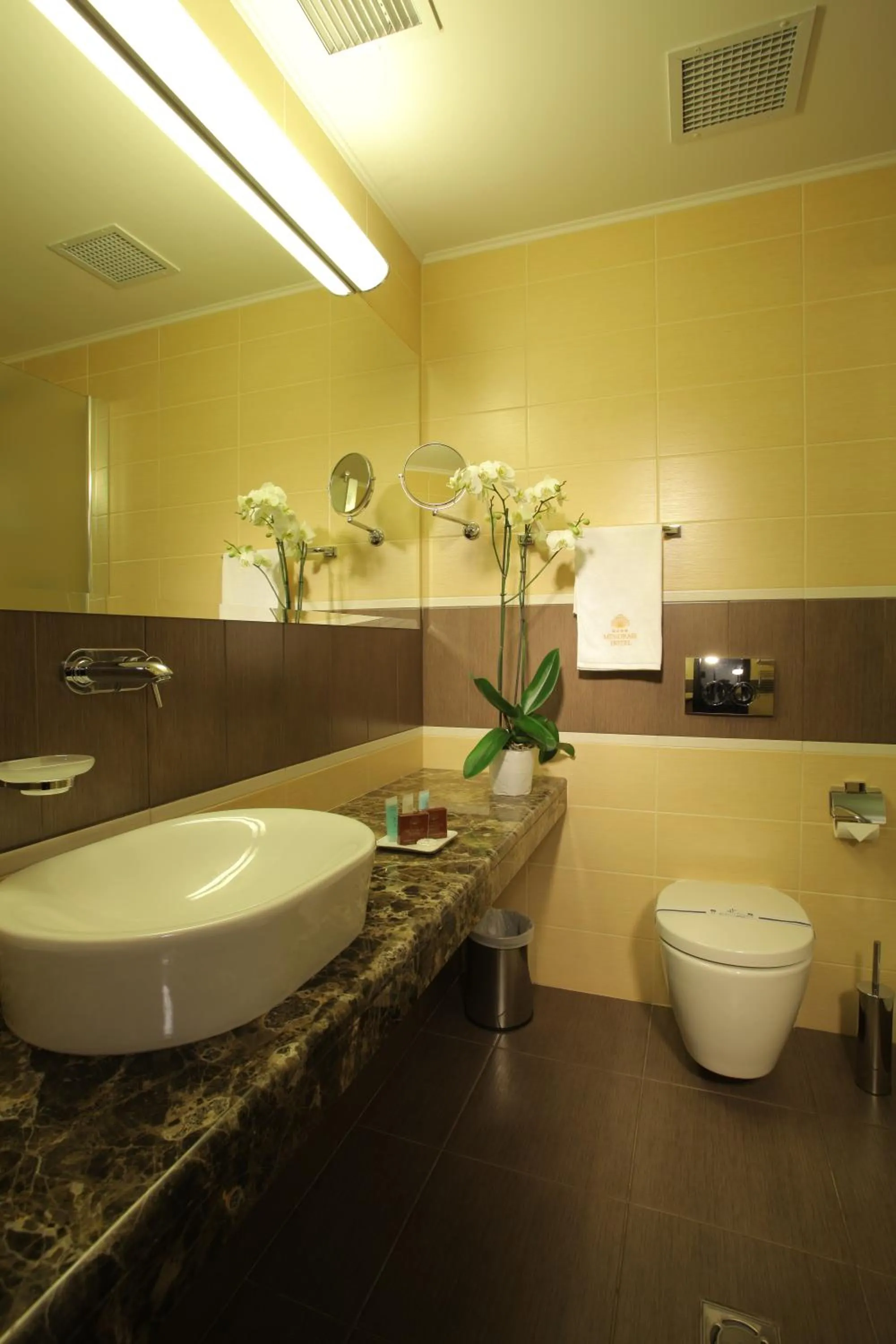 Toilet in Menorah Hotel