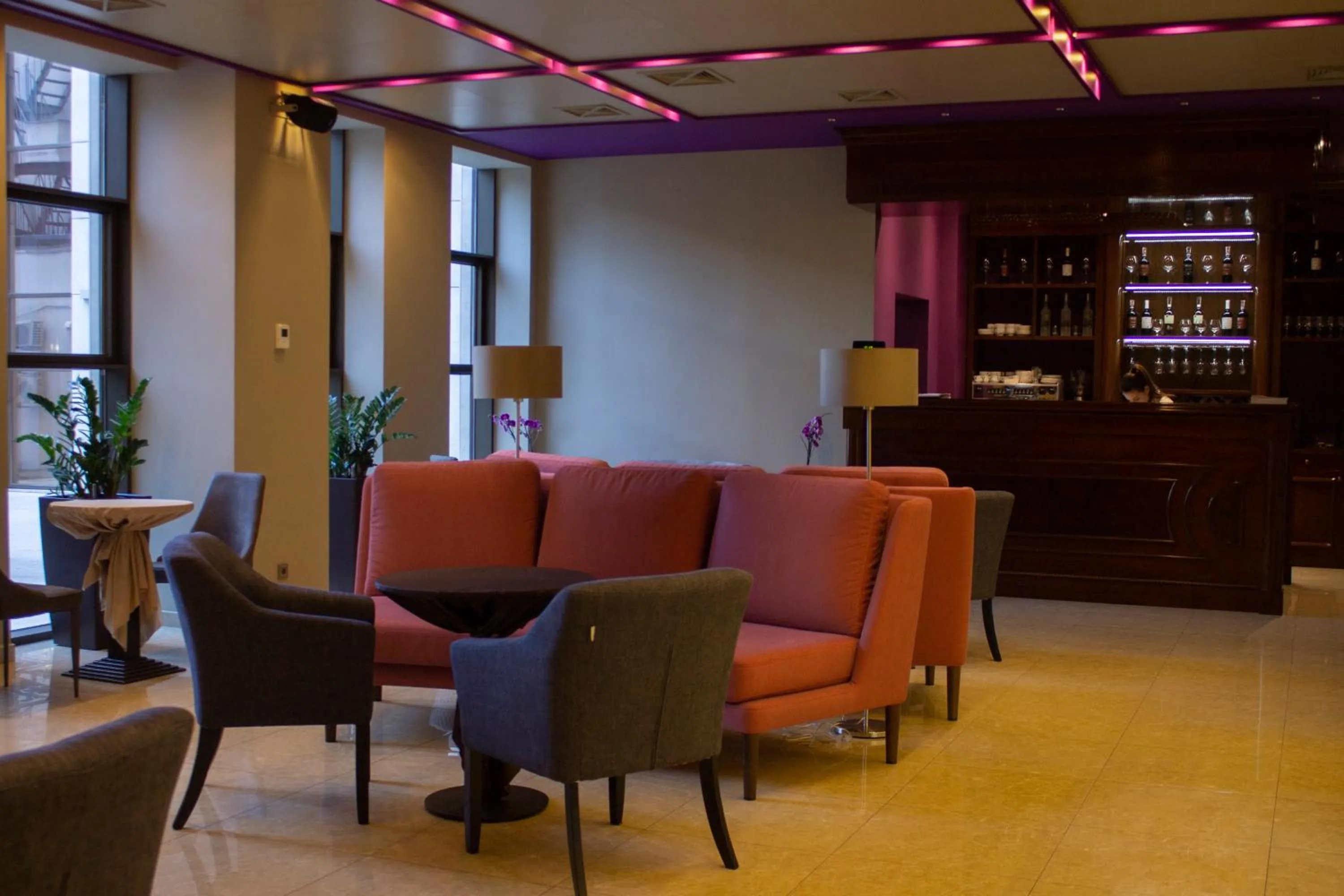 Communal lounge/ TV room in Menorah Hotel