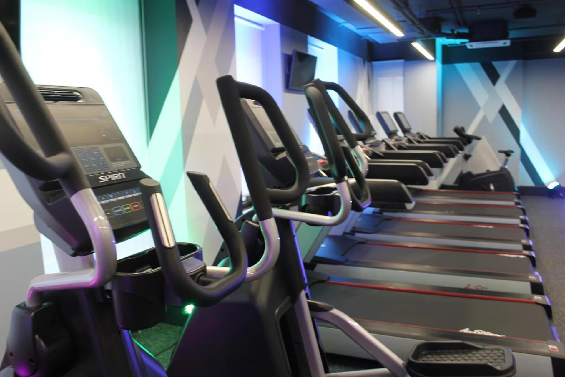 Fitness centre/facilities in Menorah Hotel