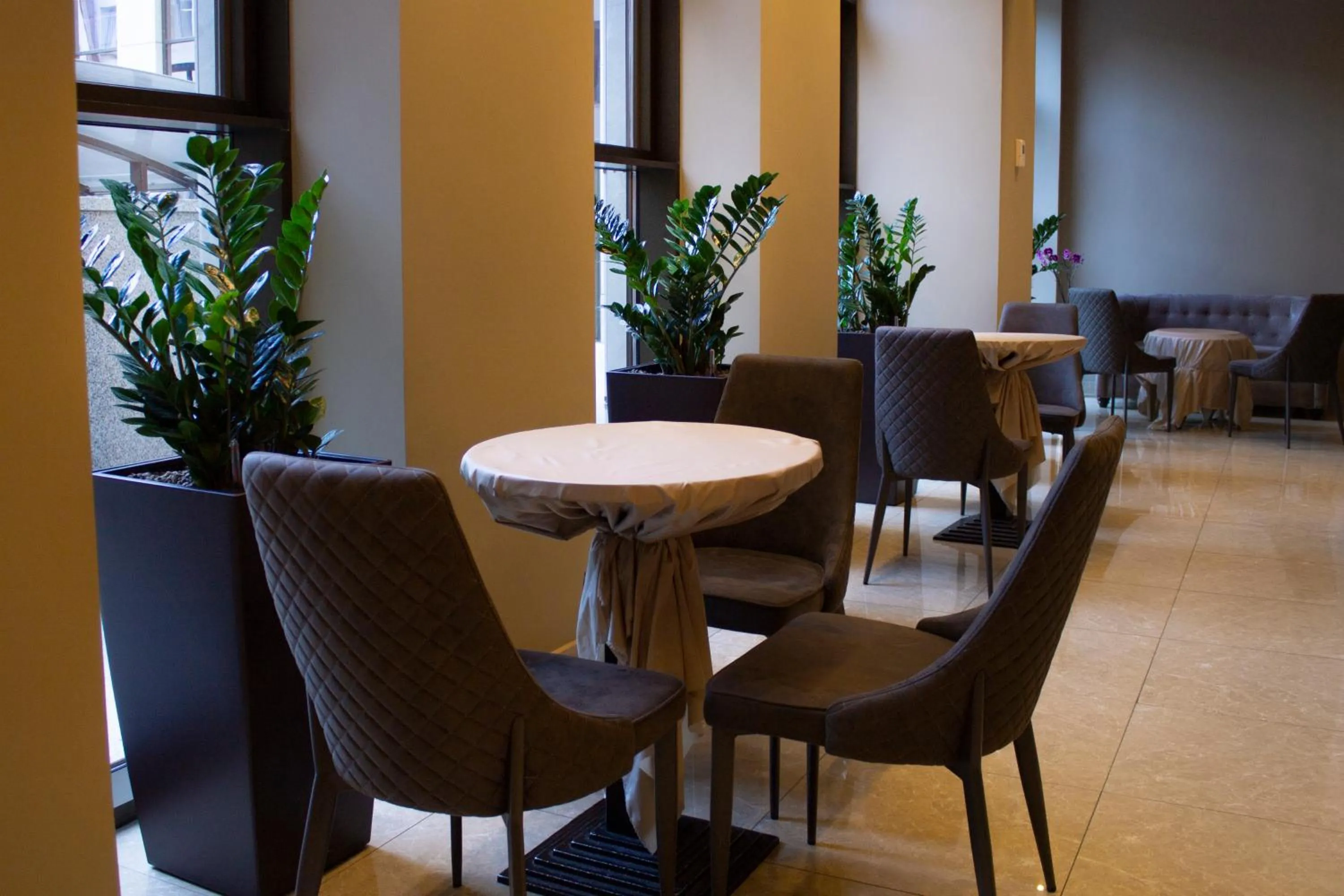 Communal lounge/ TV room in Menorah Hotel