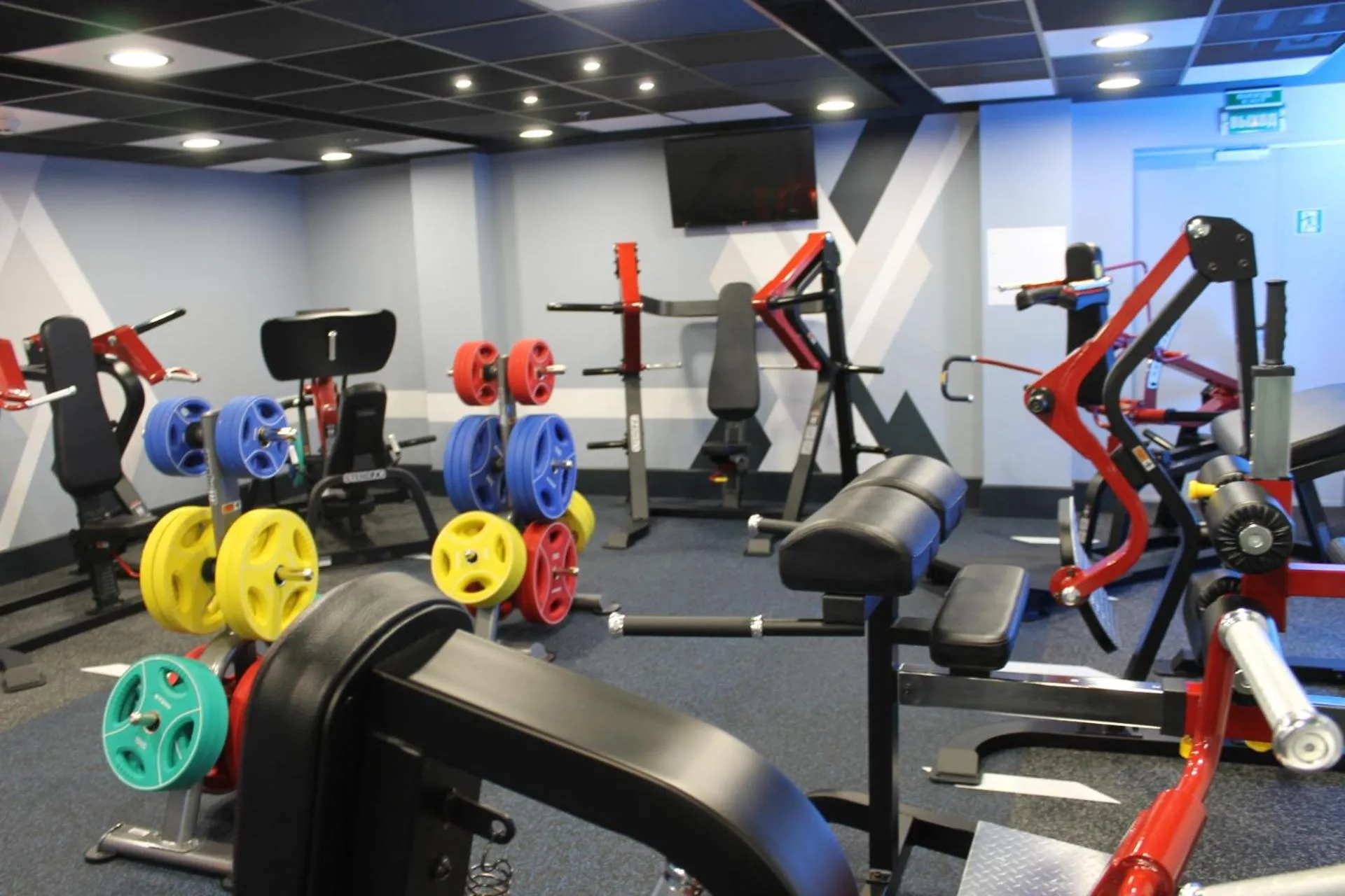 Fitness centre/facilities in Menorah Hotel