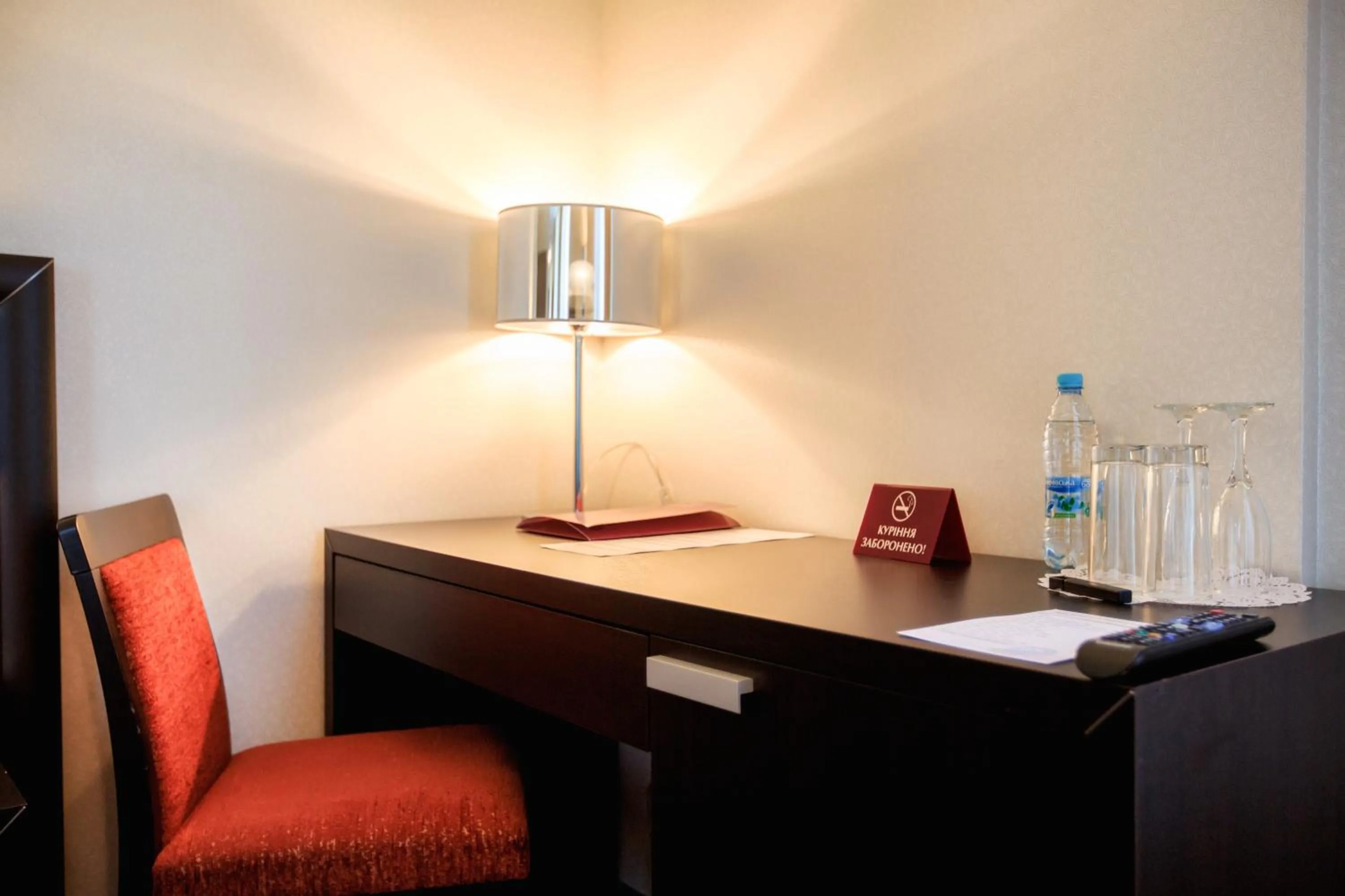 TV and multimedia in Menorah Hotel