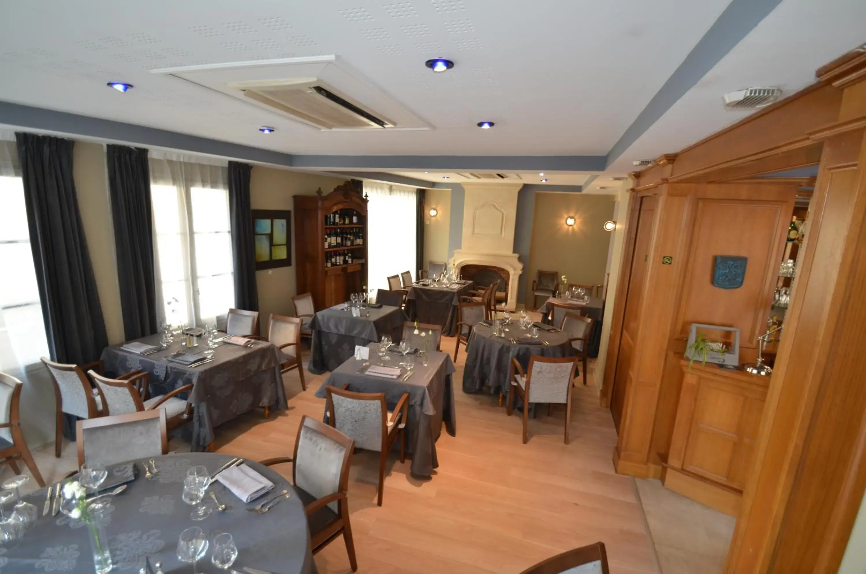 Restaurant/places to eat in Logis Hôtel Le Saint Georges Restaurant/places to eat in Logis Hôtel Le Saint Georges