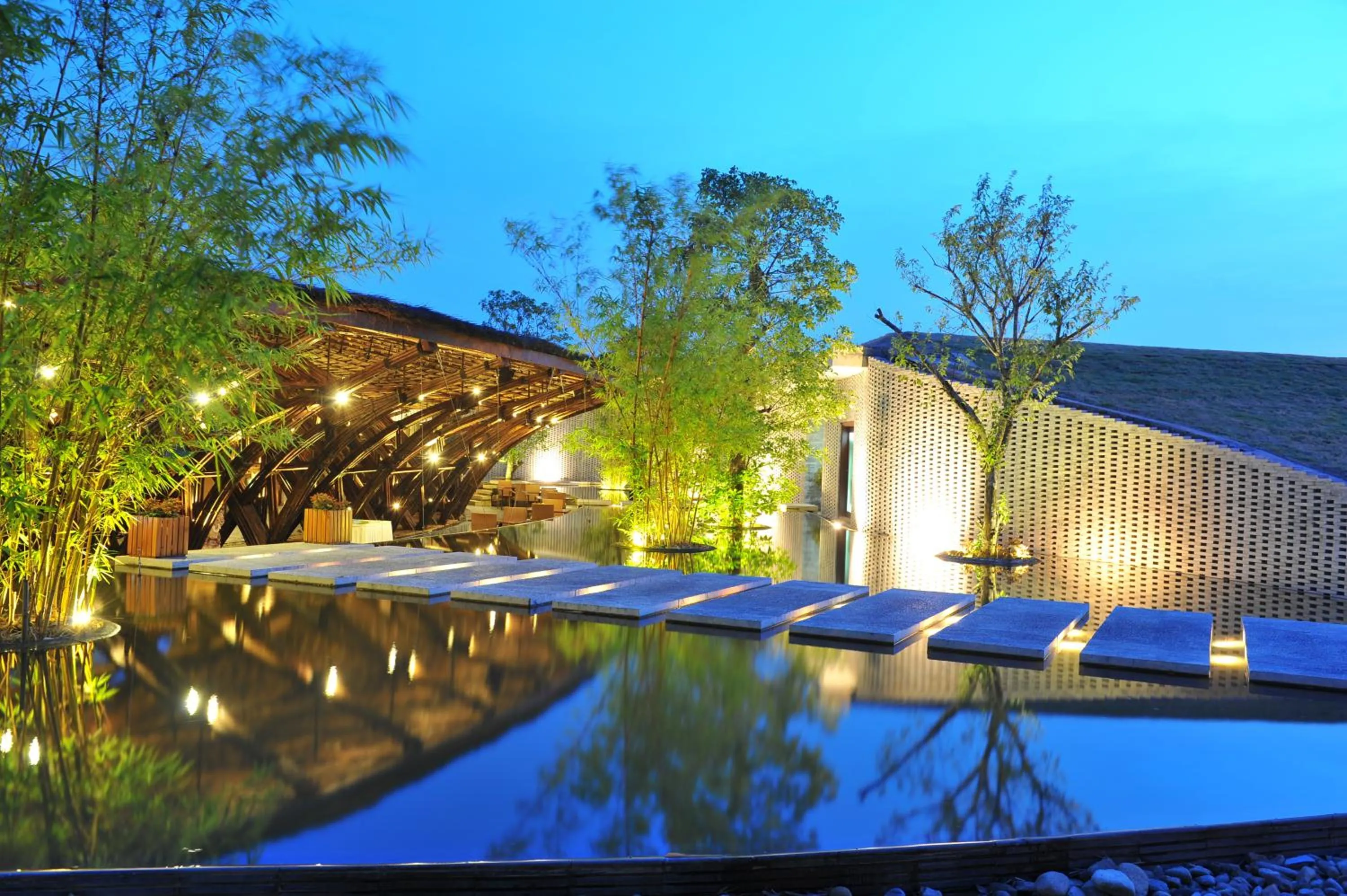 Restaurant/places to eat, Swimming Pool in Flamingo Dai Lai Resort