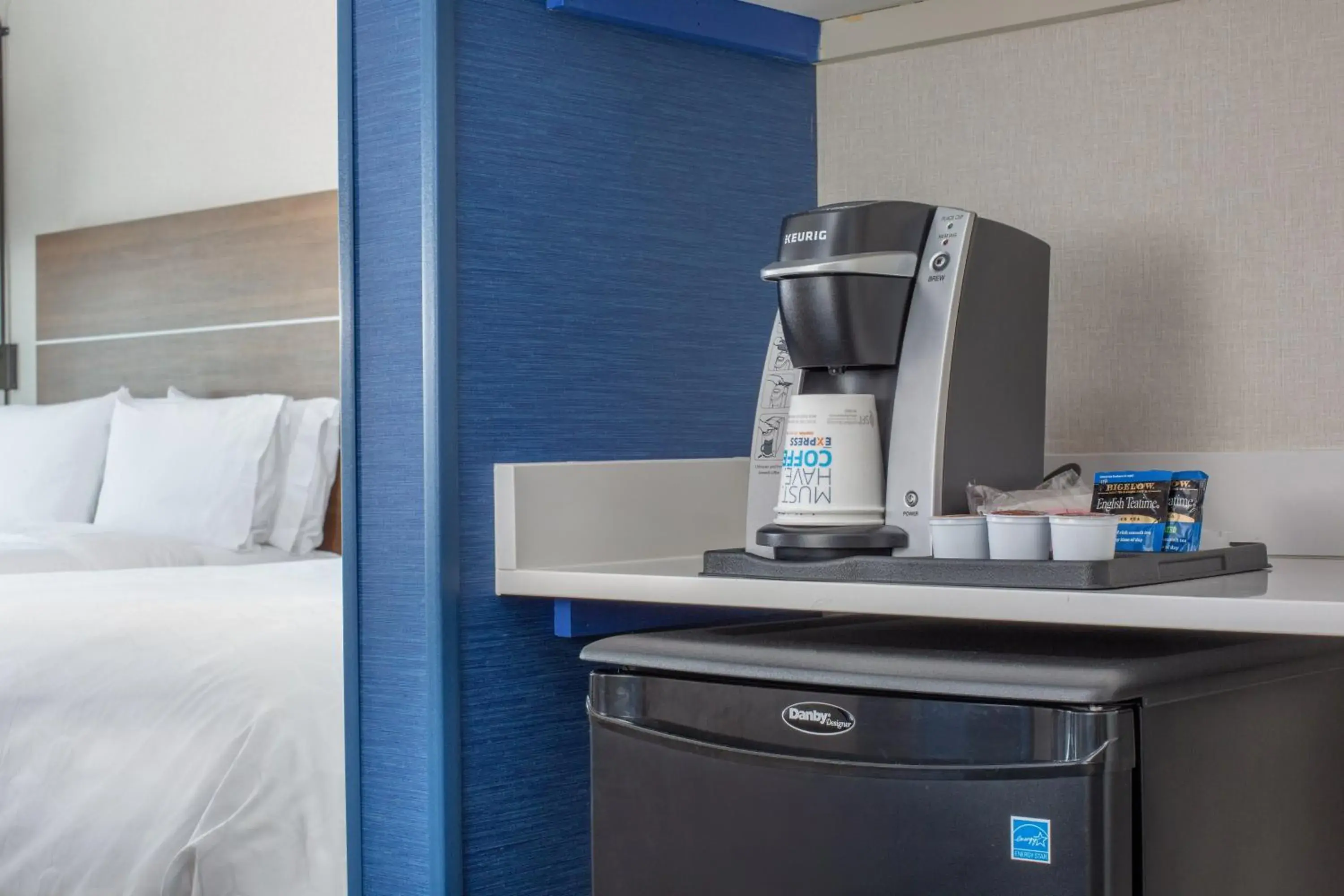 Lobby or reception, Bed in Holiday Inn Express & Suites Chico by IHG Lobby or reception, Bed in Holiday Inn Express & Suites Chico by IHG