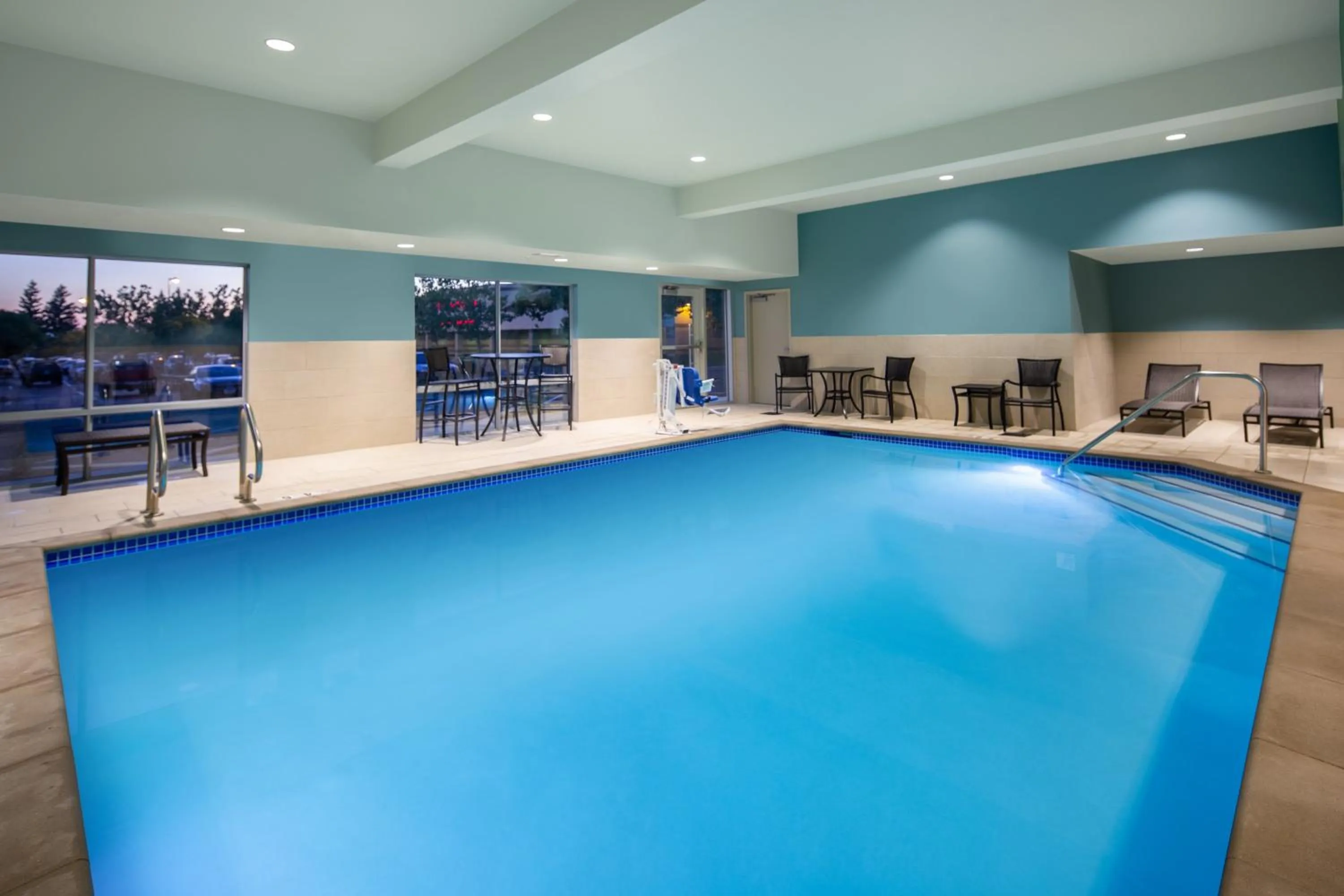 Swimming pool in Holiday Inn Express & Suites Chico by IHG