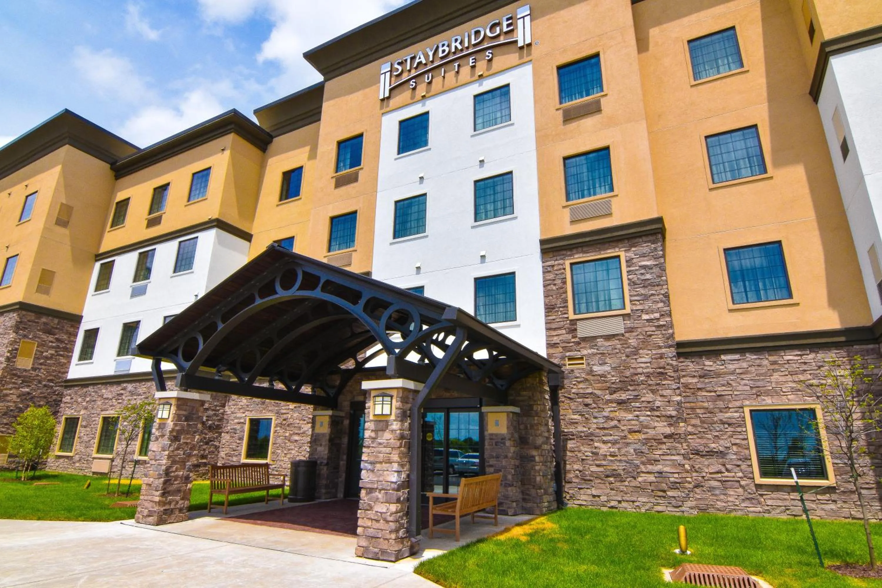 Property building in Staybridge Suites - Lafayette by IHG