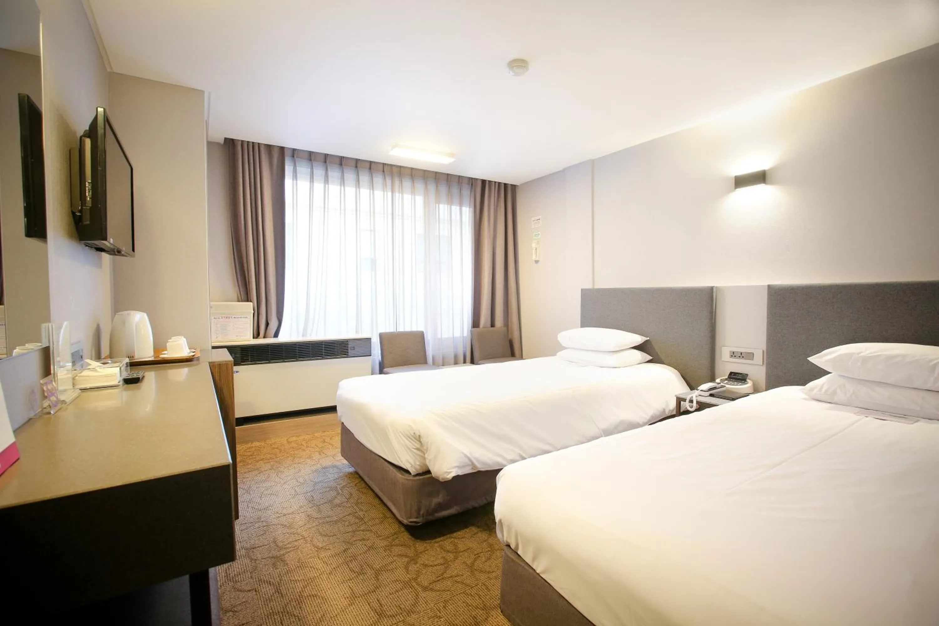 Decorative detail, Bed in Savoy Hotel Myeongdong