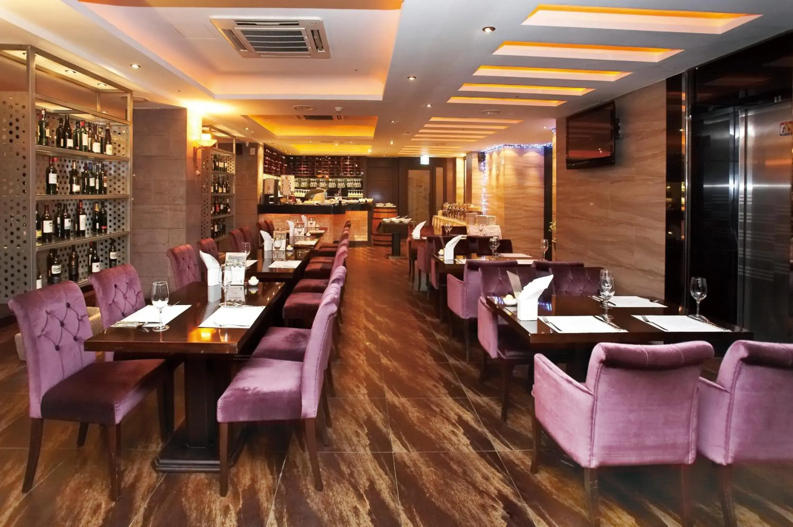 Restaurant/places to eat in Savoy Hotel Myeongdong Restaurant/places to eat in Savoy Hotel Myeongdong