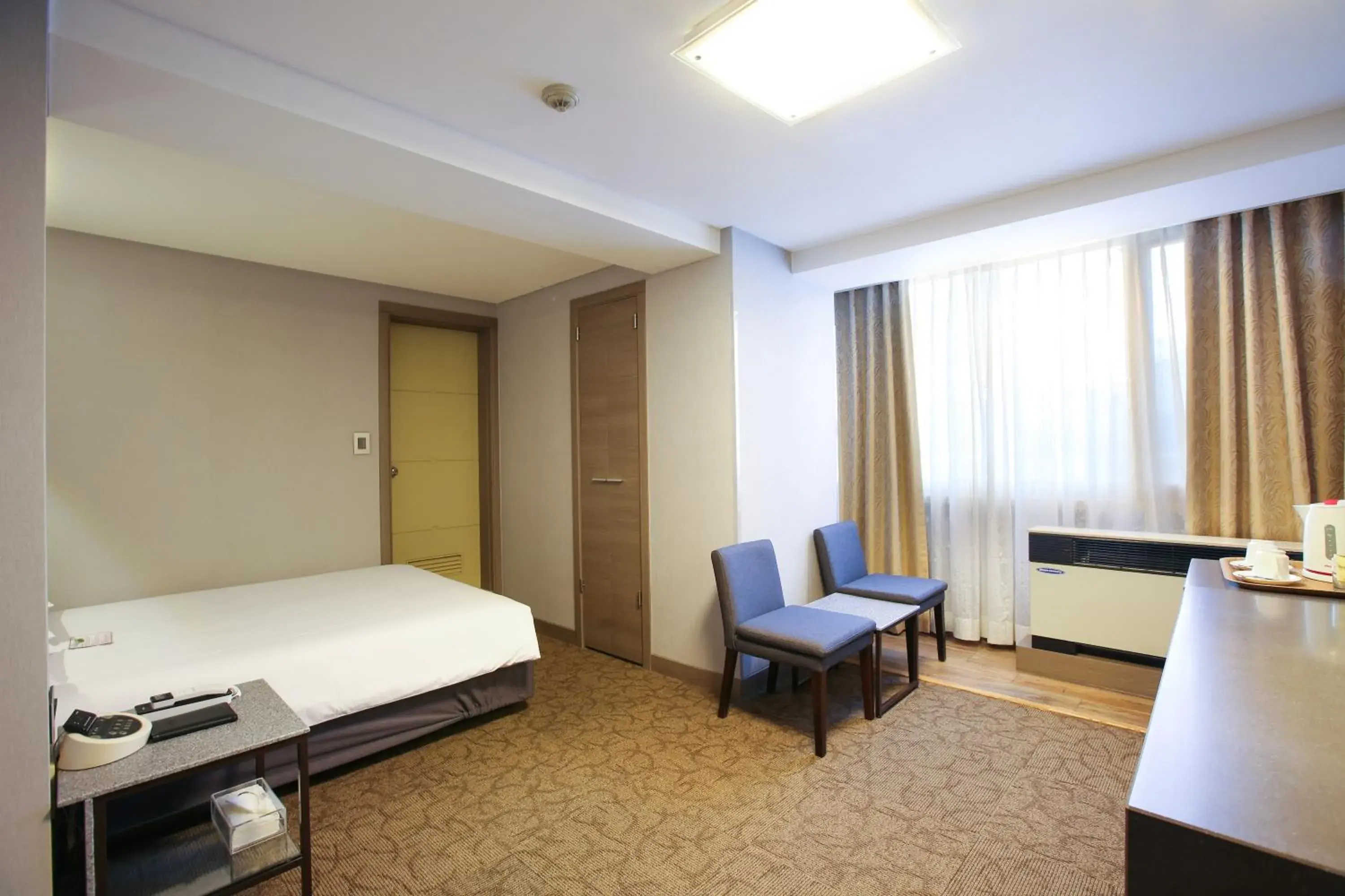 Standard Double Room in Savoy Hotel Myeongdong Standard Double Room in Savoy Hotel Myeongdong