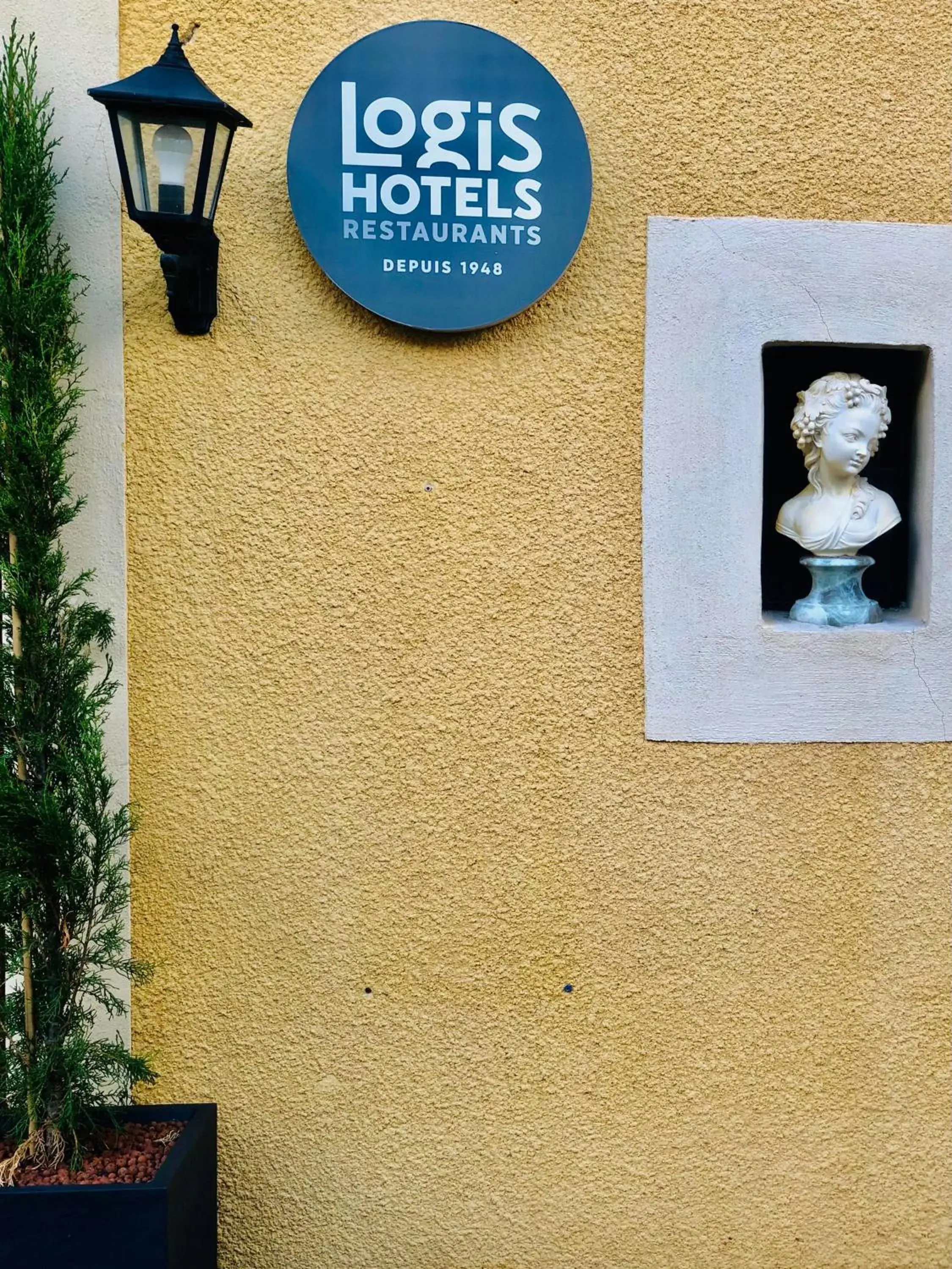 Property building in Logis hôtel et restaurant La Bastide Cabezac Property building in Logis hôtel et restaurant La Bastide Cabezac