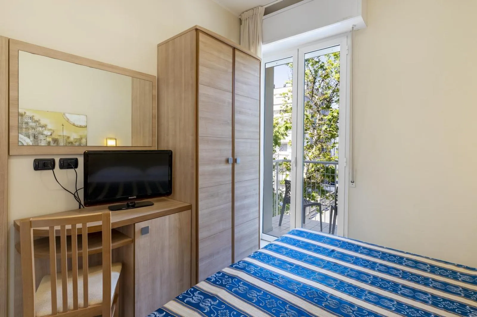 Photo of the whole room, Bed in Hotel Bridge