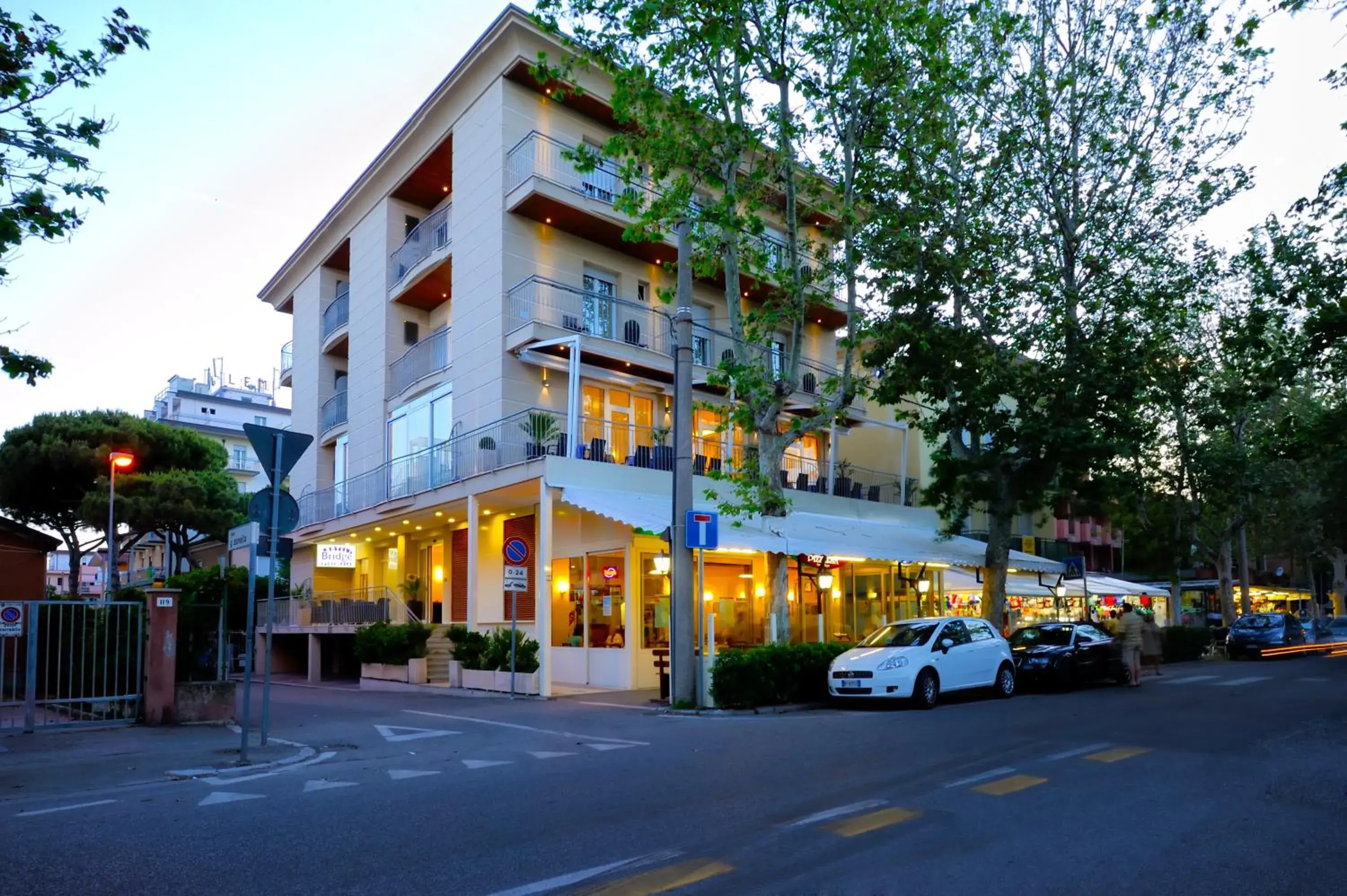 Facade/entrance, Property Building in Hotel Bridge