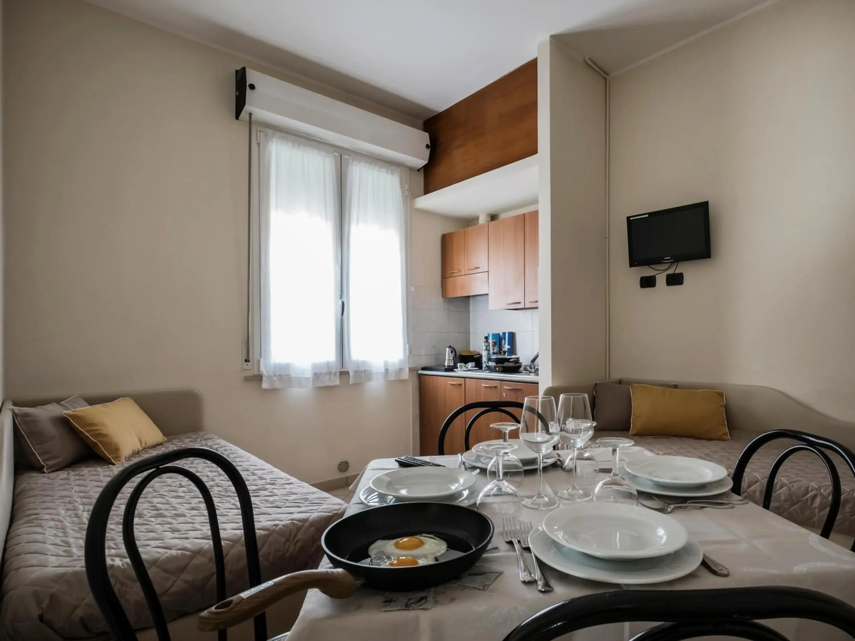 Bed, Dining Area in Hotel Bridge