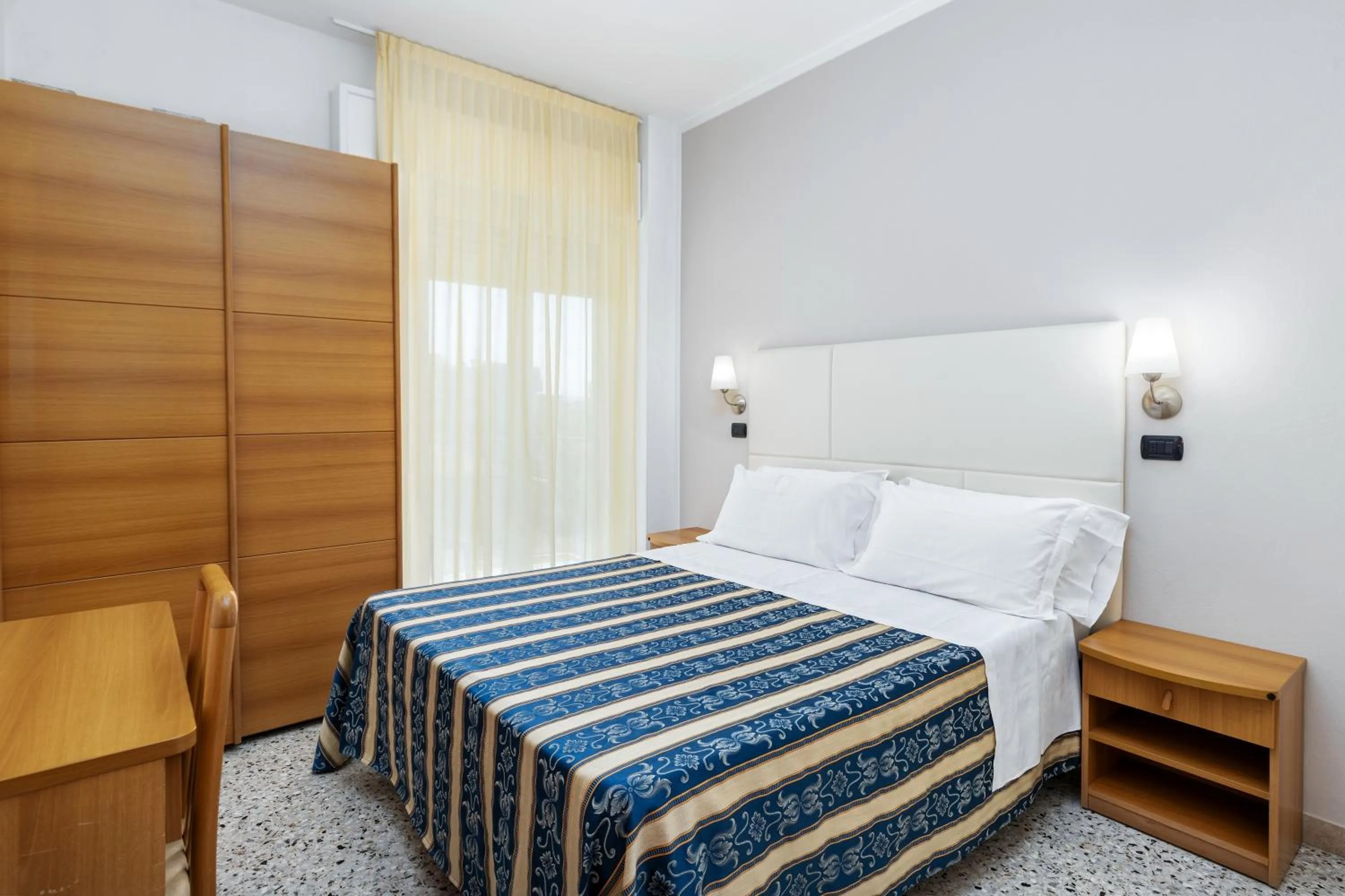 Bedroom, Bed in Hotel Bridge