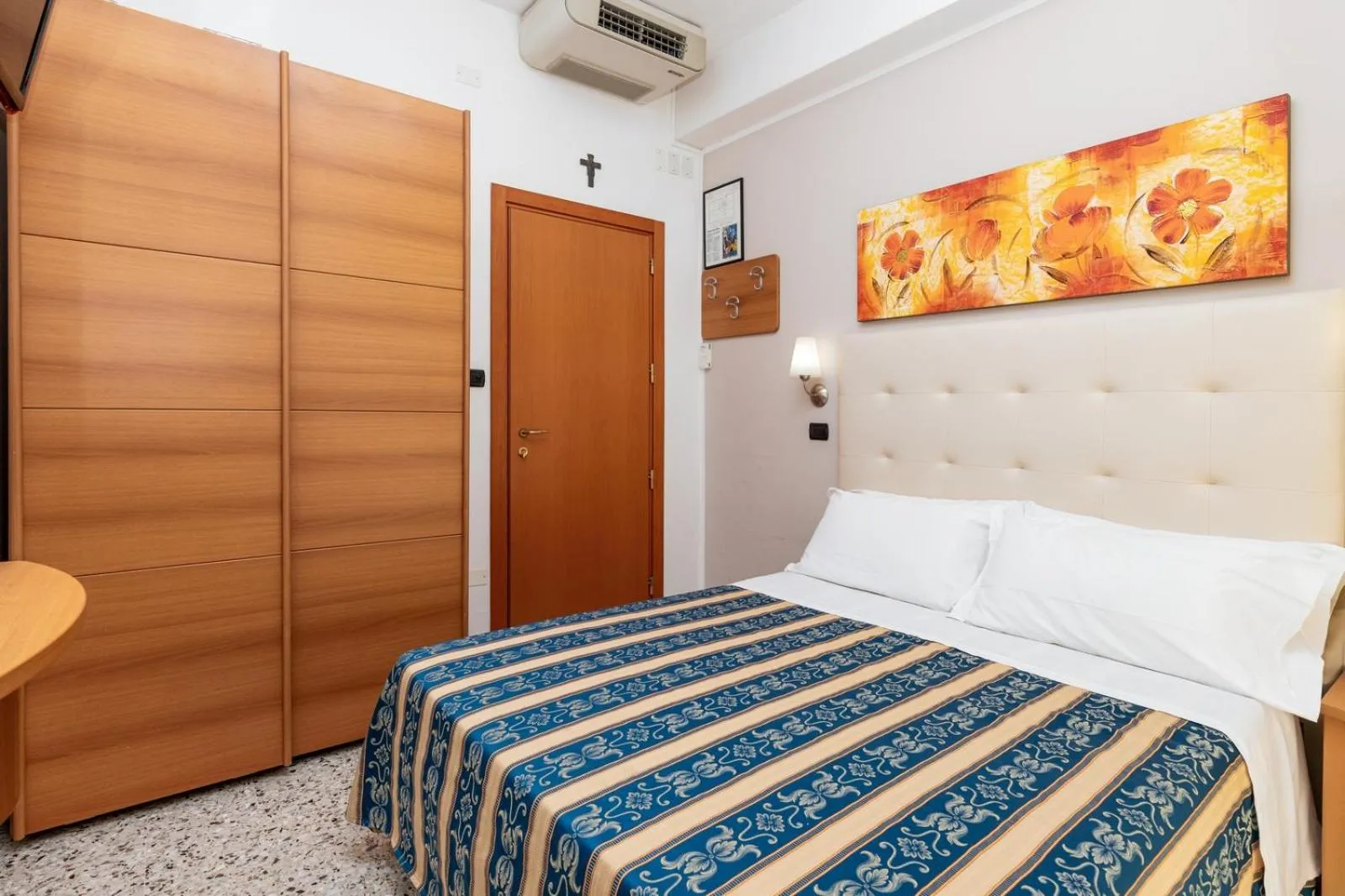 Photo of the whole room, Bed in Hotel Bridge