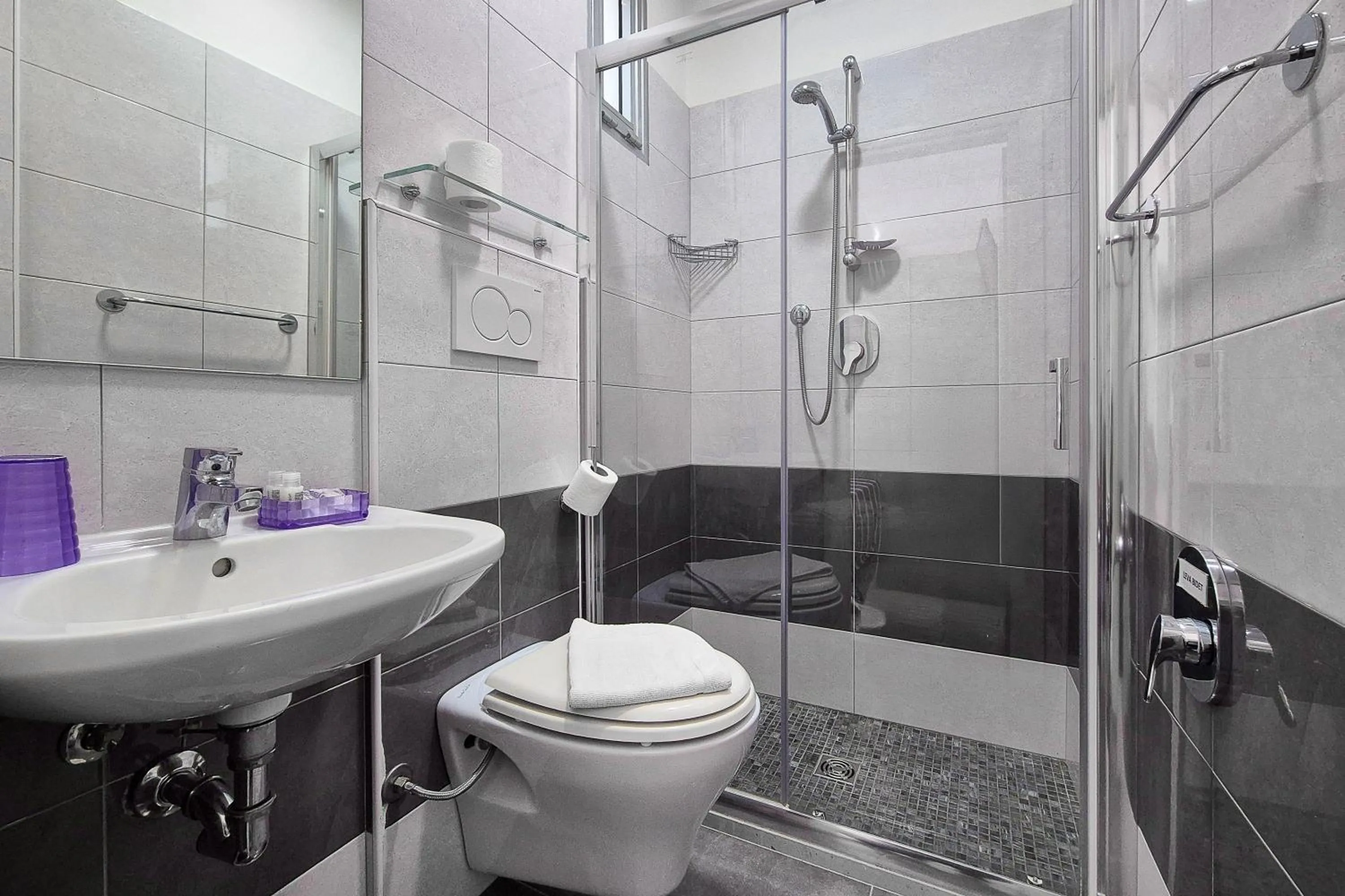 Bathroom in Hotel Bridge