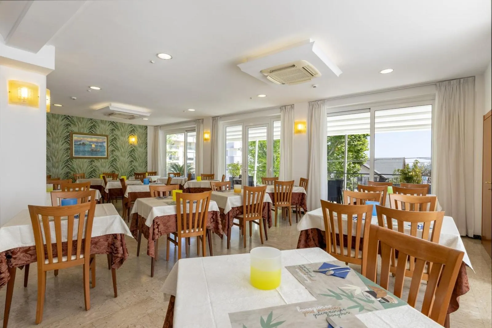 Breakfast in Hotel Bridge