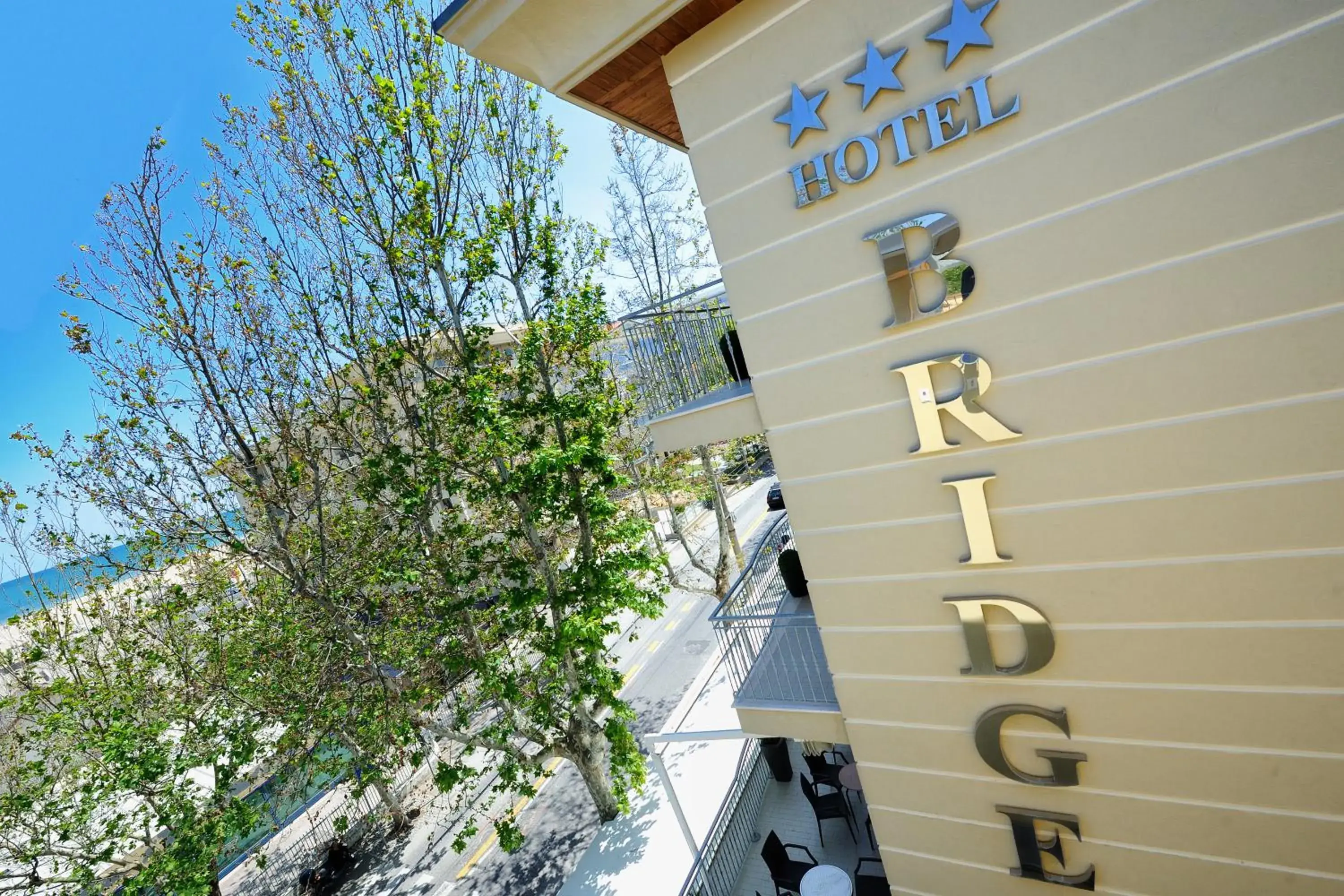 Facade/entrance in Hotel Bridge