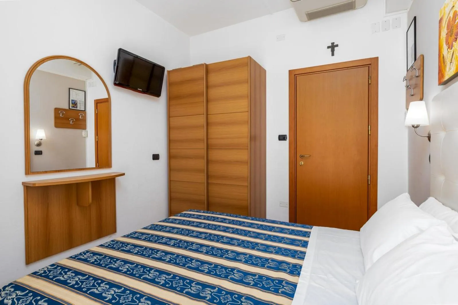 Bedroom, Bed in Hotel Bridge