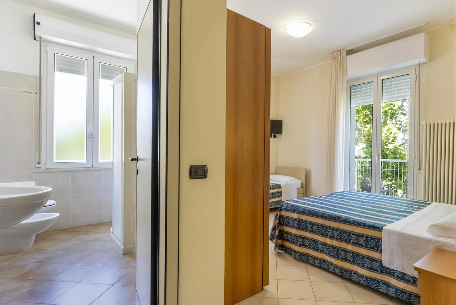 Photo of the whole room, Bed in Hotel Bridge