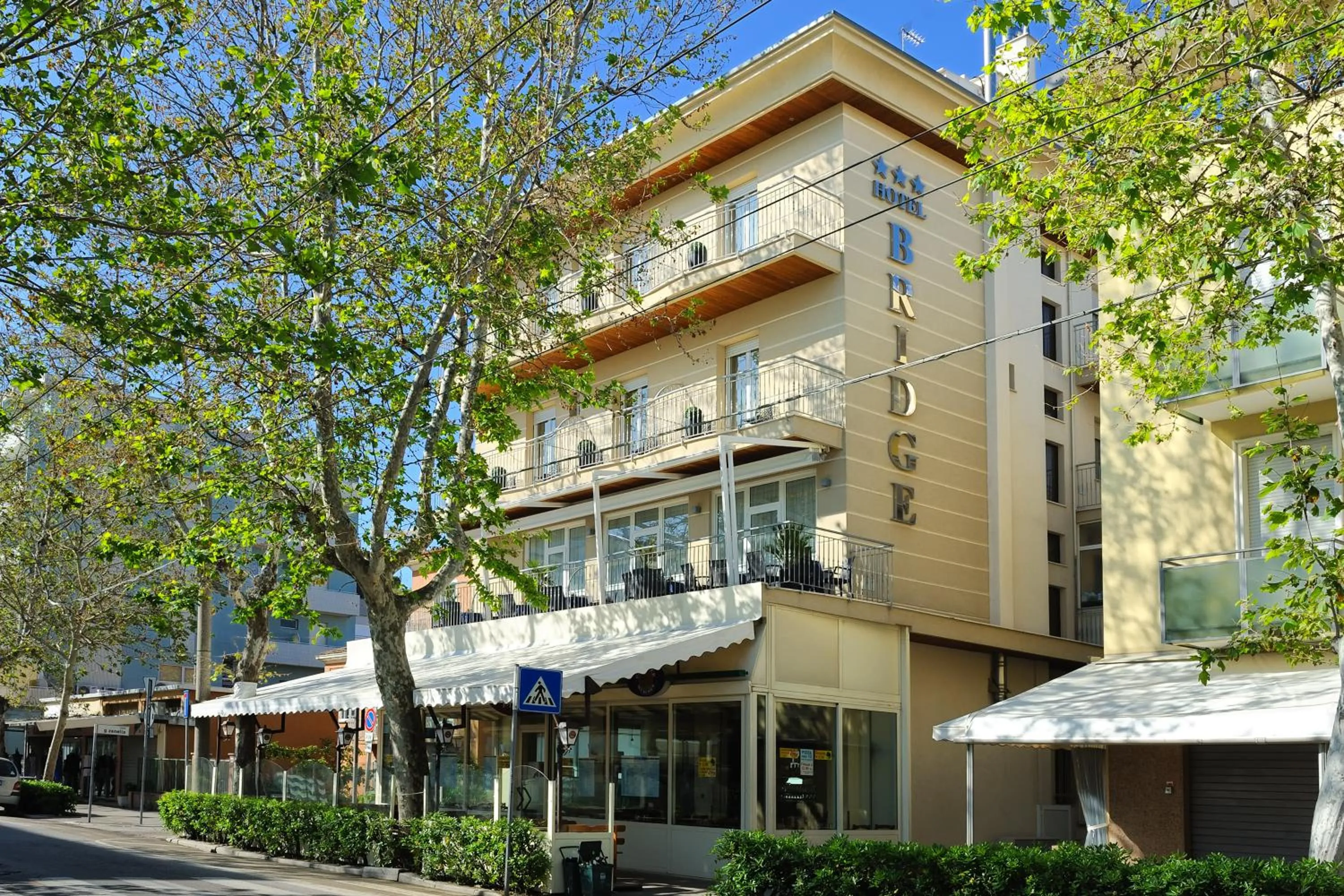 Facade/entrance in Hotel Bridge
