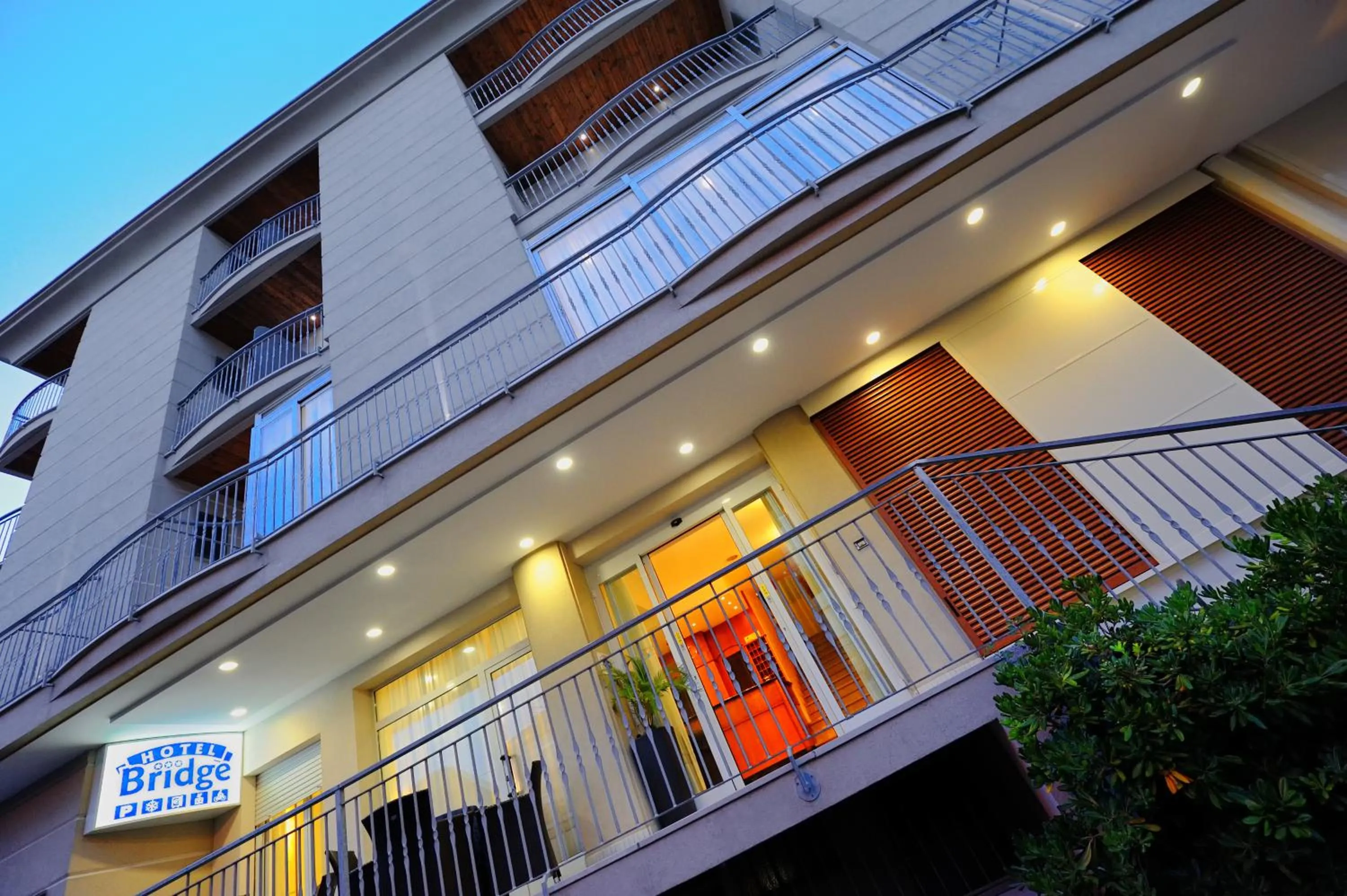 Decorative detail in Hotel Bridge