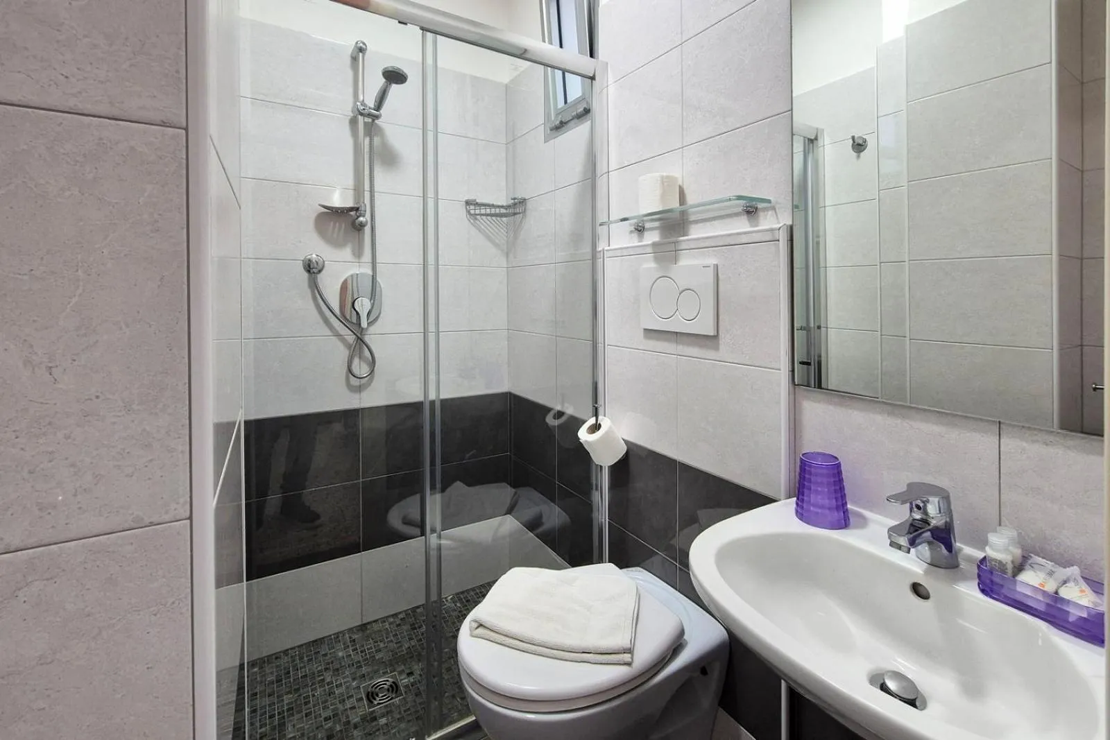 Bathroom in Hotel Bridge