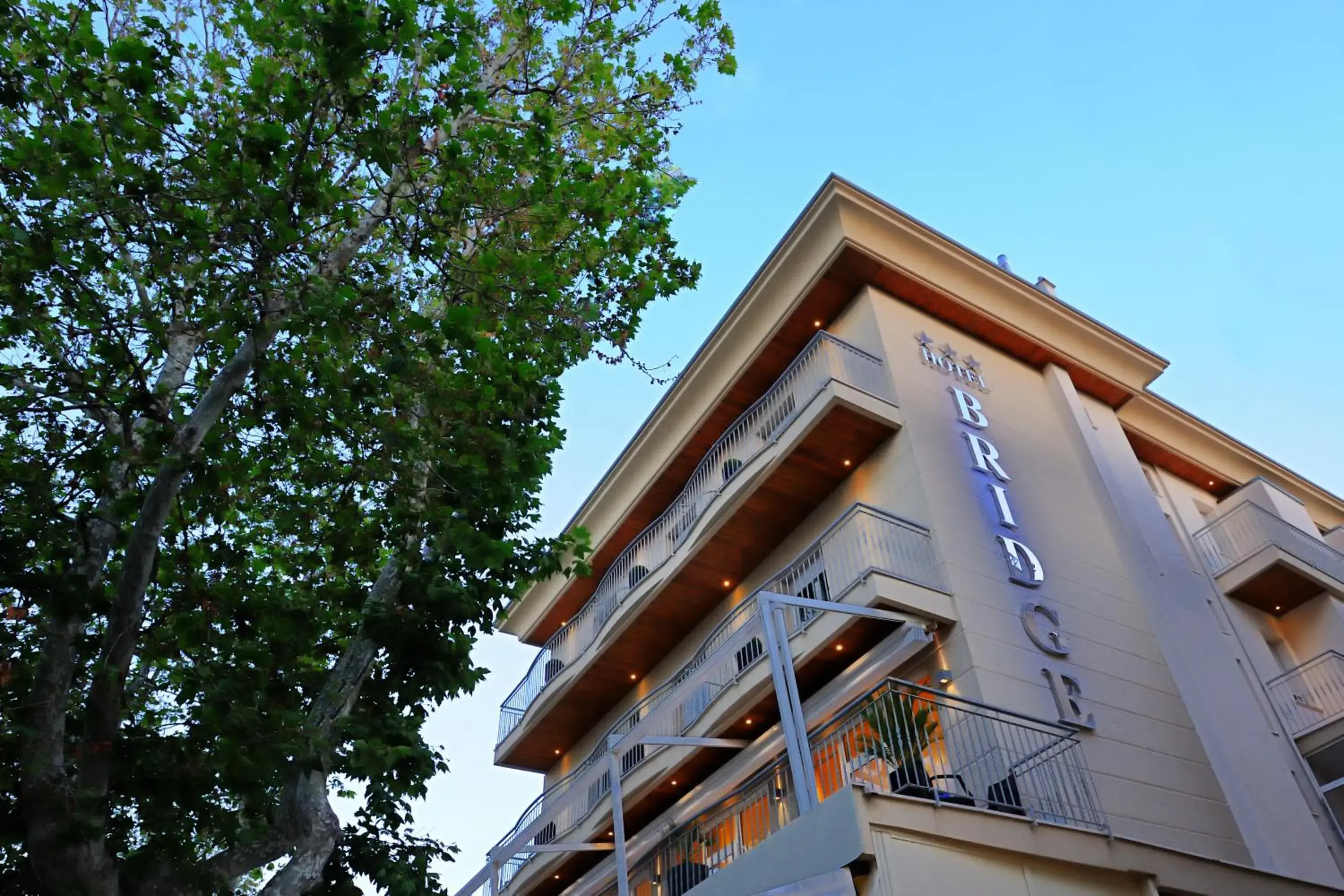 Facade/entrance, Property Building in Hotel Bridge