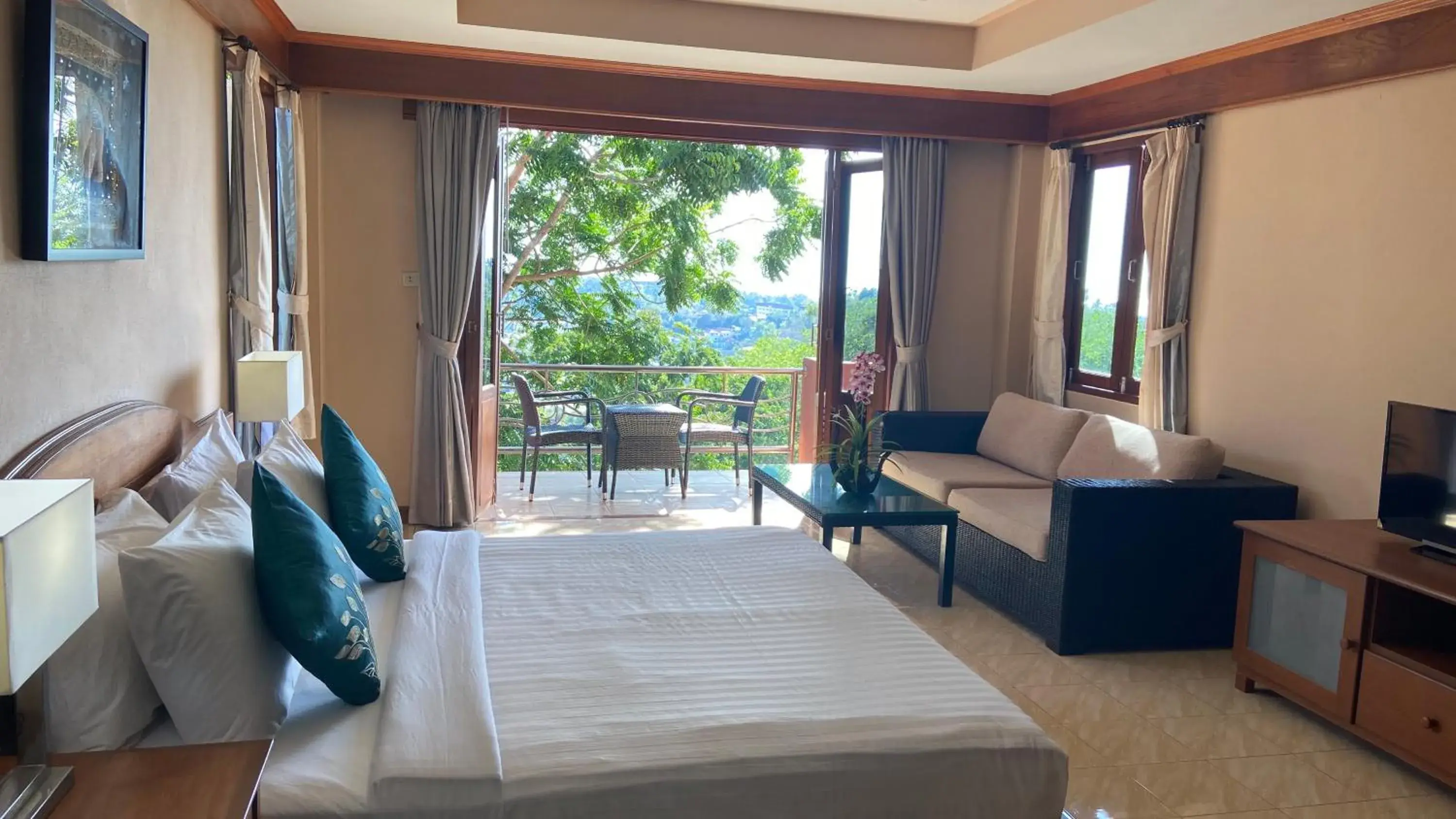 Photo of the whole room, Bed in Baan Kongdee Sunset Resort Kata Photo of the whole room, Bed in Baan Kongdee Sunset Resort Kata