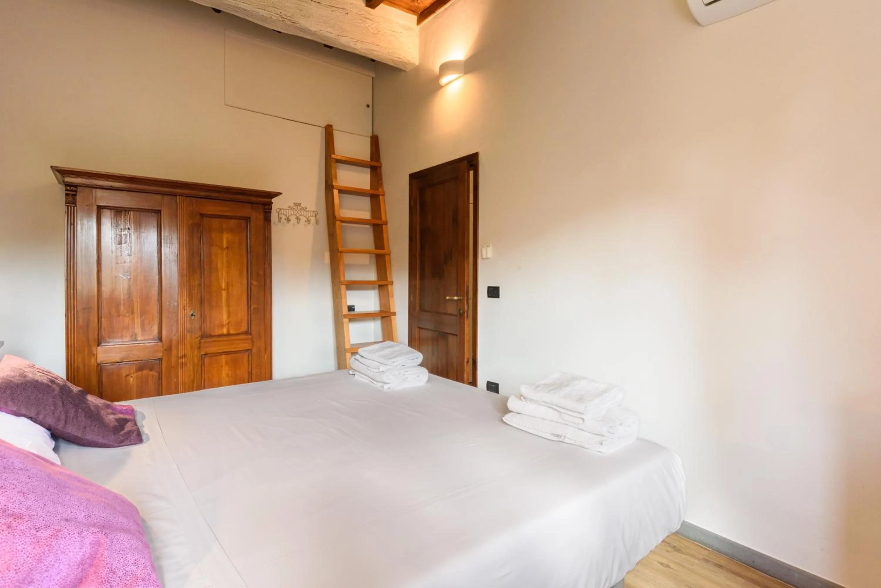 Bed in Una finestra sulle Cappelle Medicee by Mmega