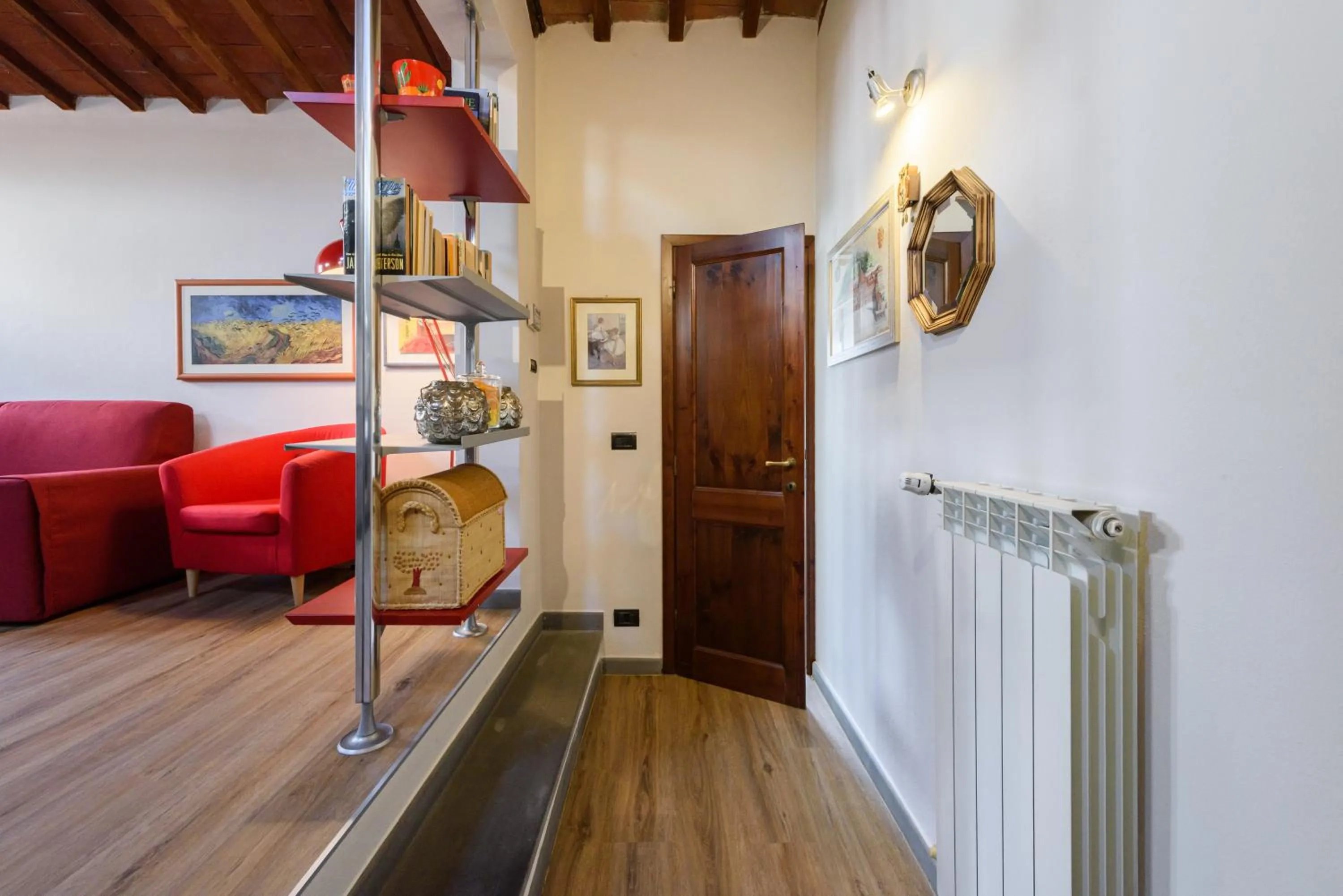 Living room in Una finestra sulle Cappelle Medicee by Mmega