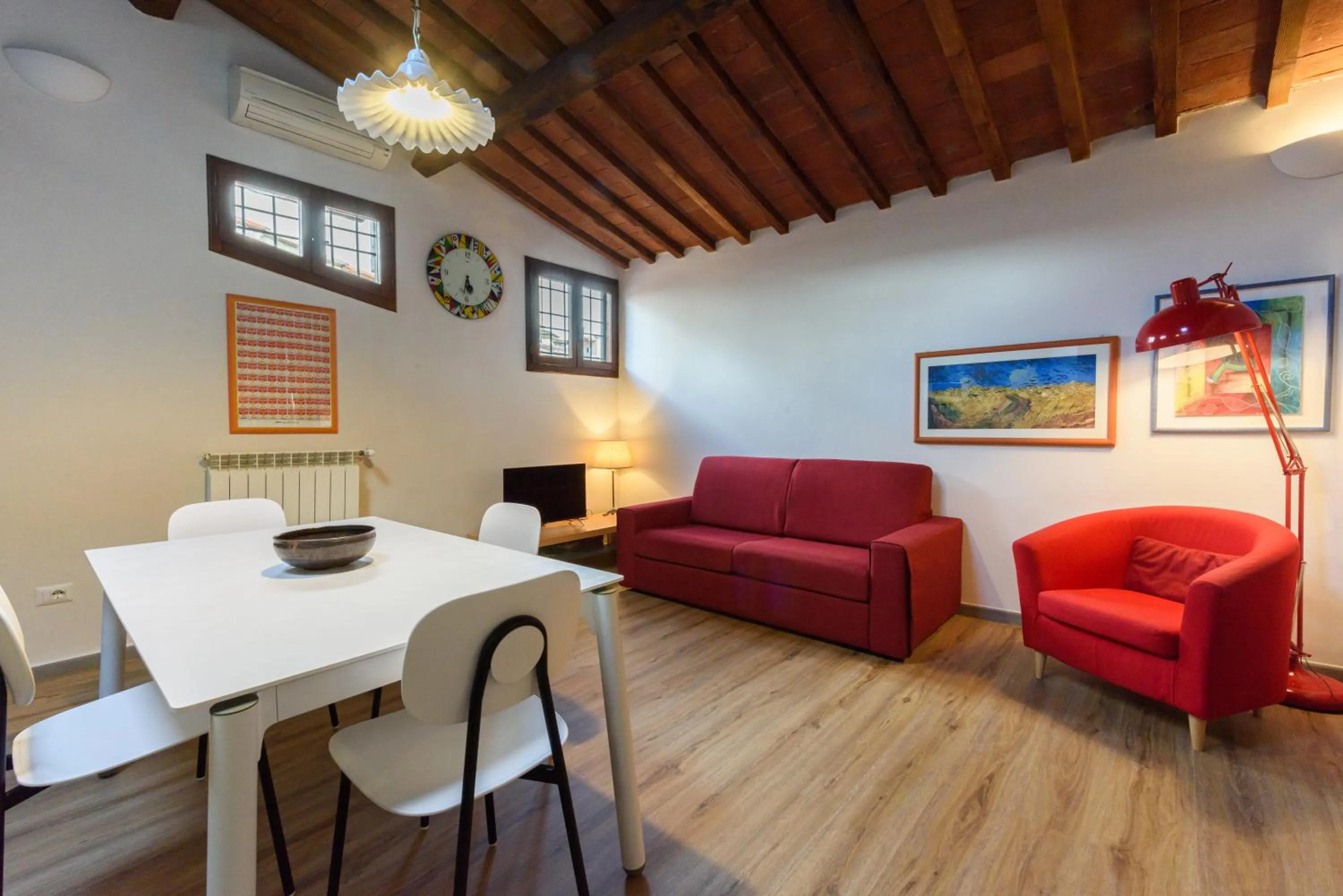 Living room in Una finestra sulle Cappelle Medicee by Mmega