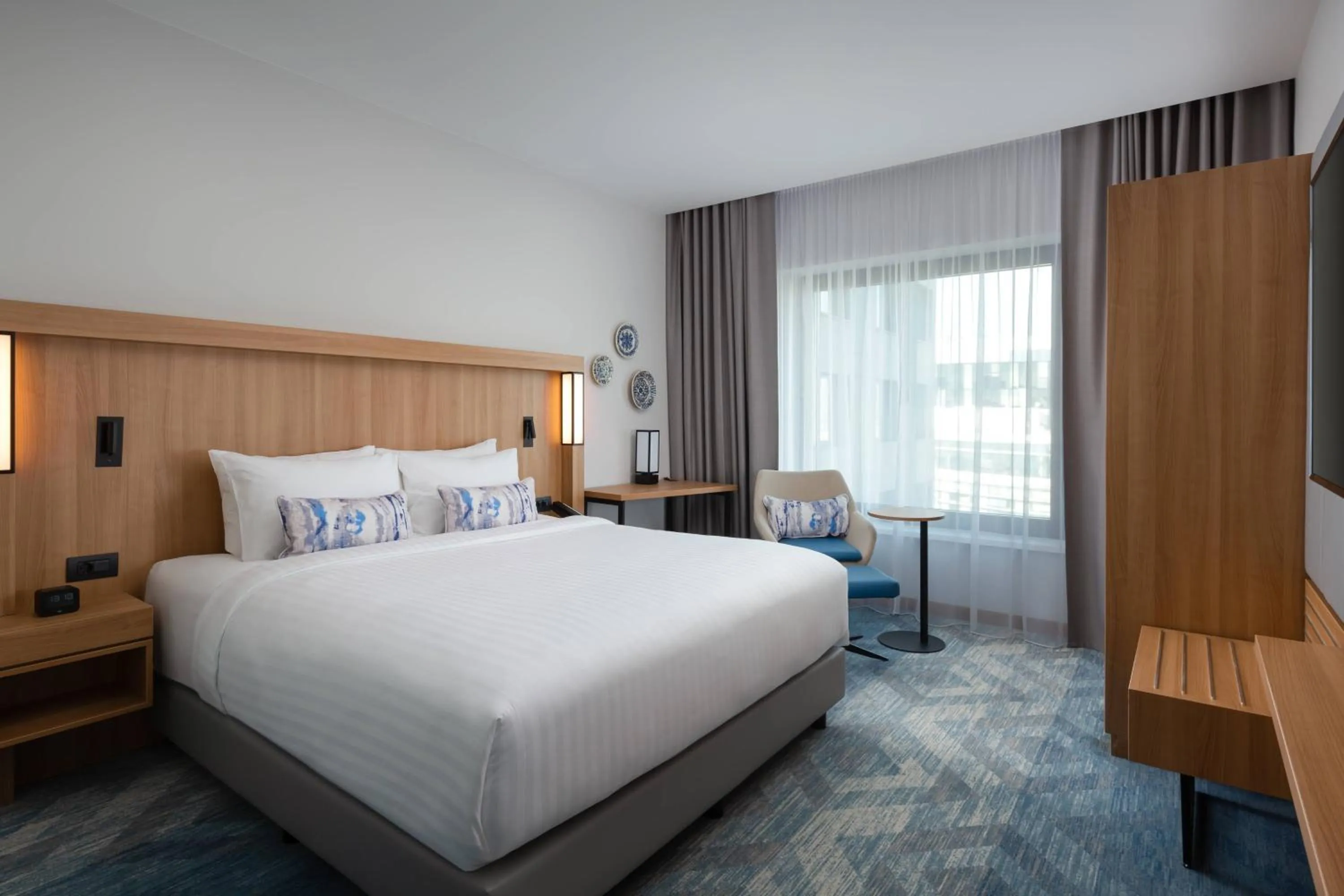 Photo of the whole room, Bed in Courtyard by Marriott Bucharest Floreasca