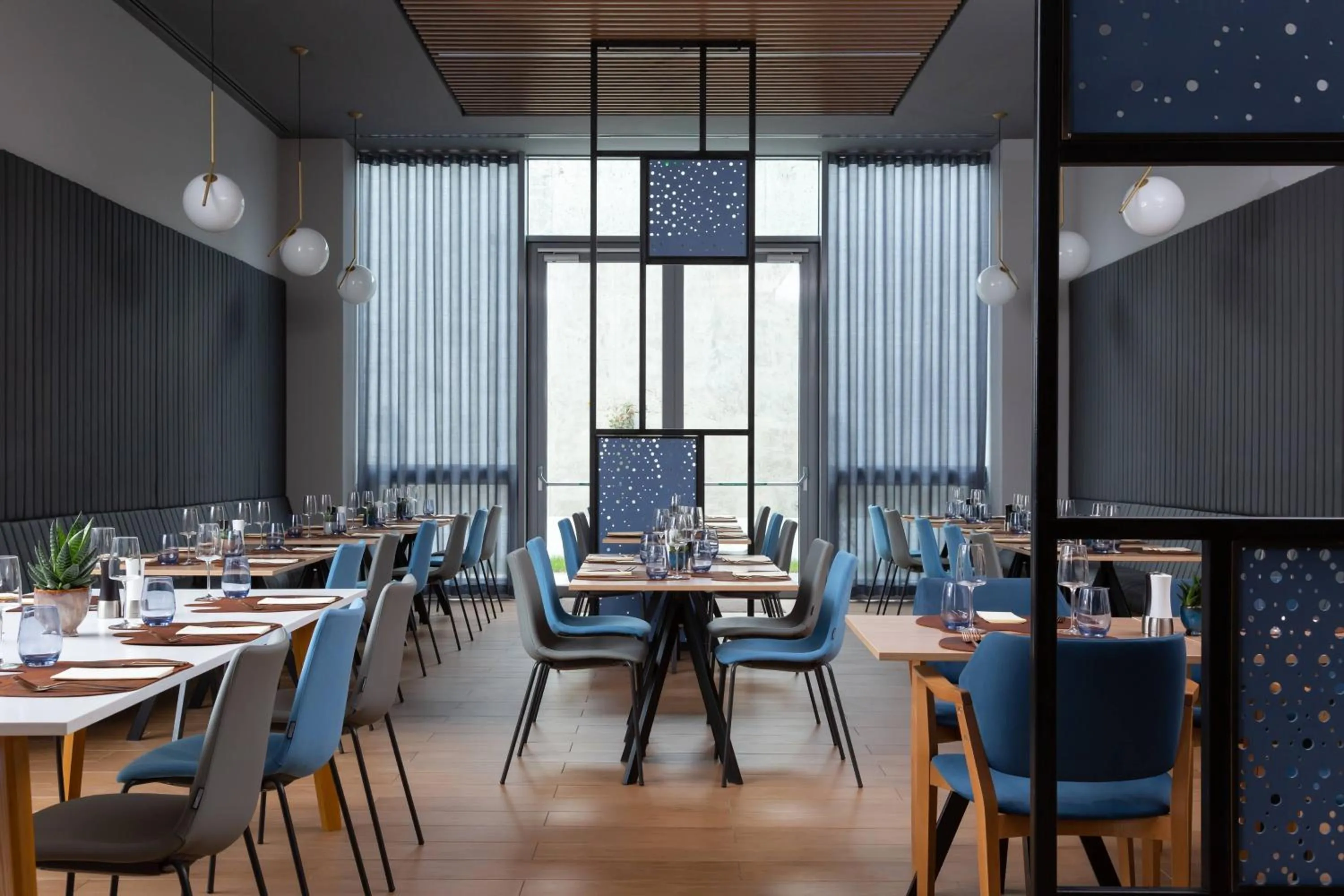 Restaurant/places to eat in Courtyard by Marriott Bucharest Floreasca