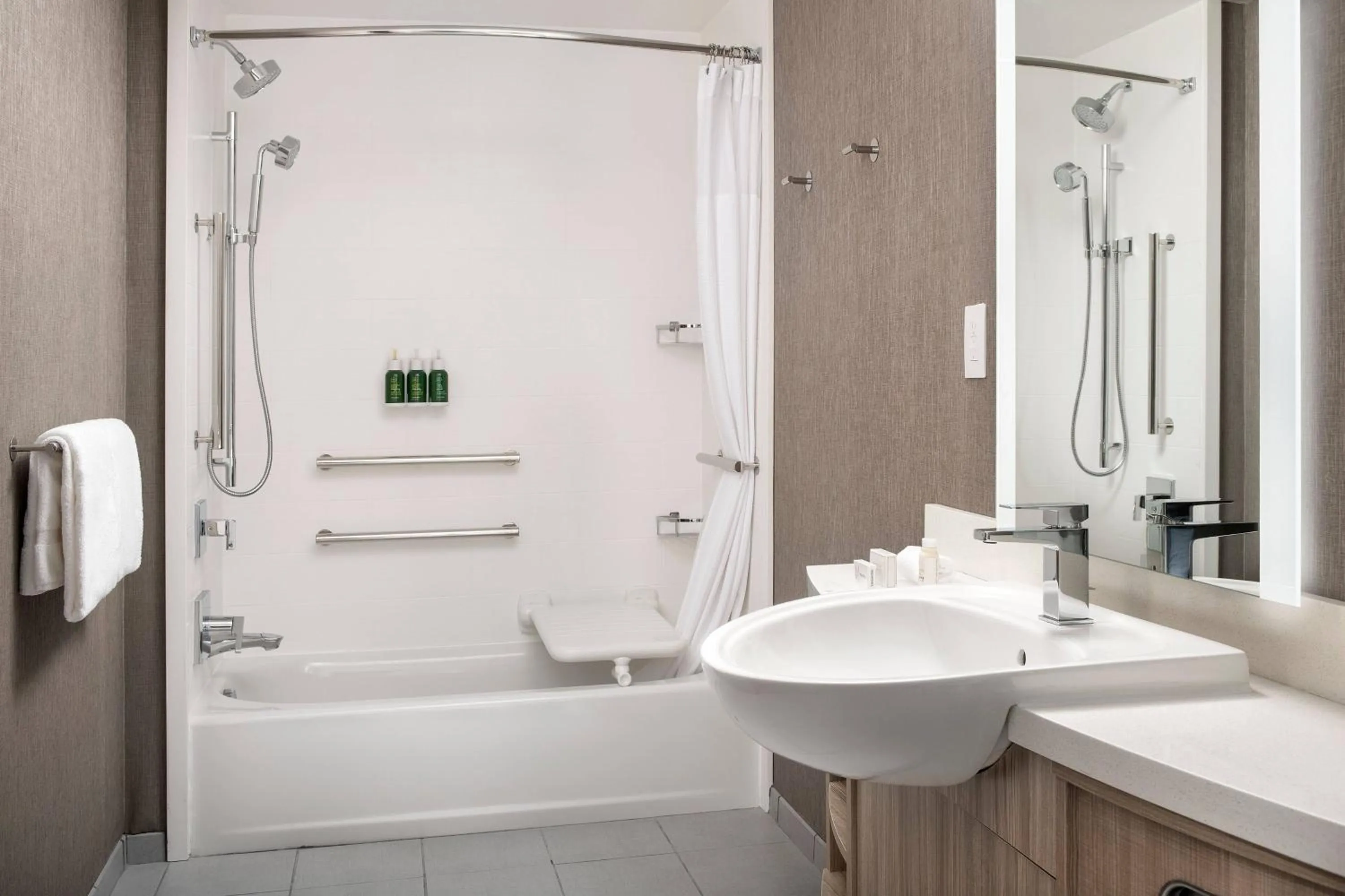 Bathroom in SpringHill Suites by Marriott Loveland Fort Collins/Windsor