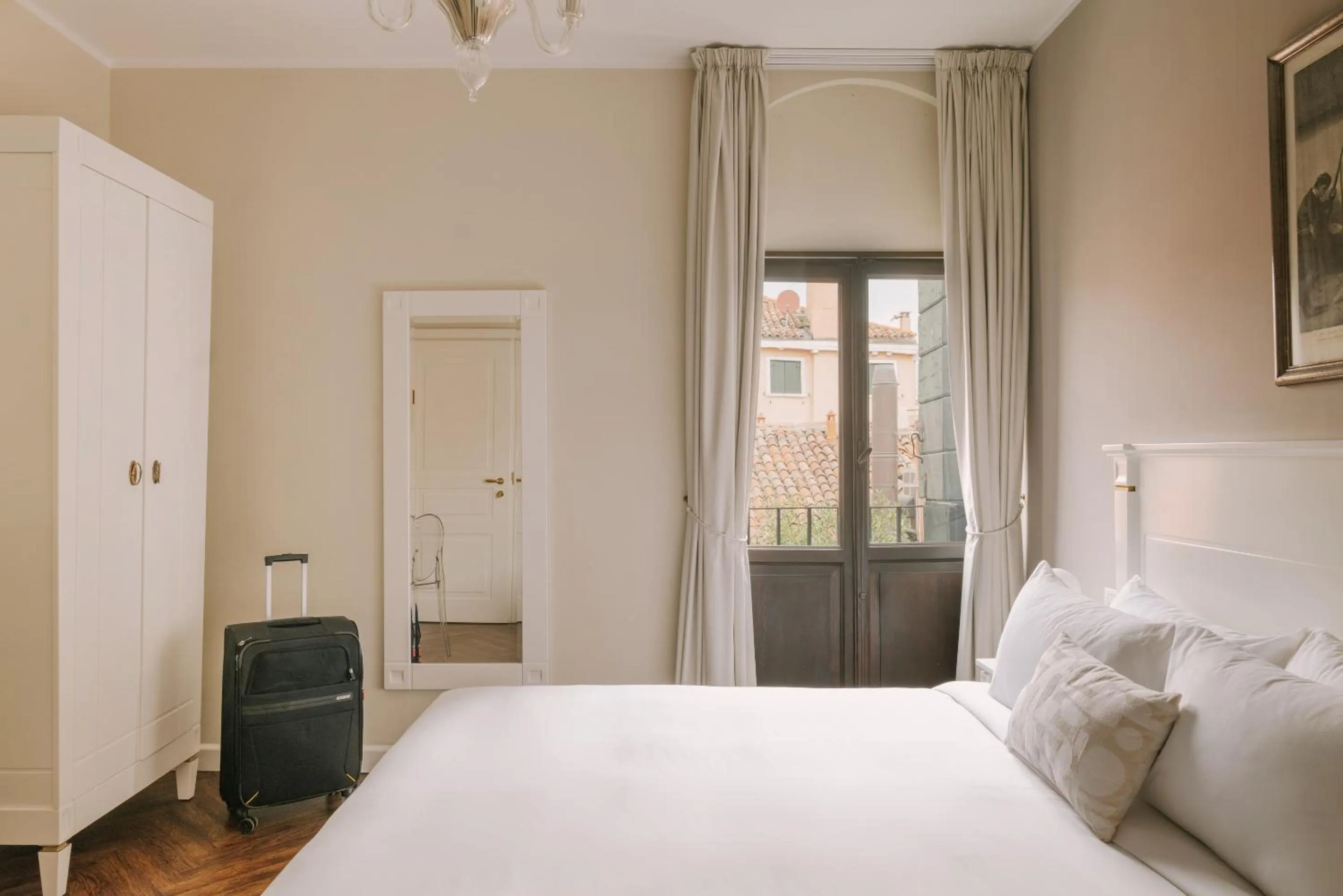 Bedroom, Bed in iH Hotels Venezia Salute Palace